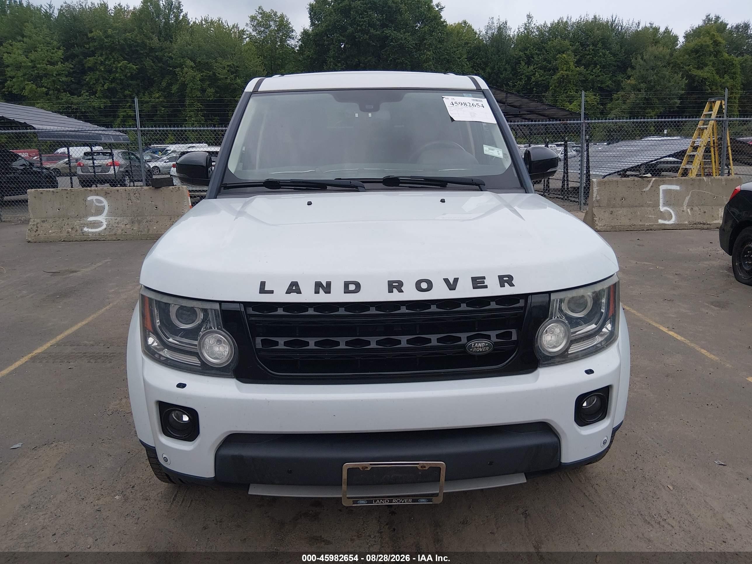 2015 Land Rover Lr4   White vin: SALAK2V61FA775281