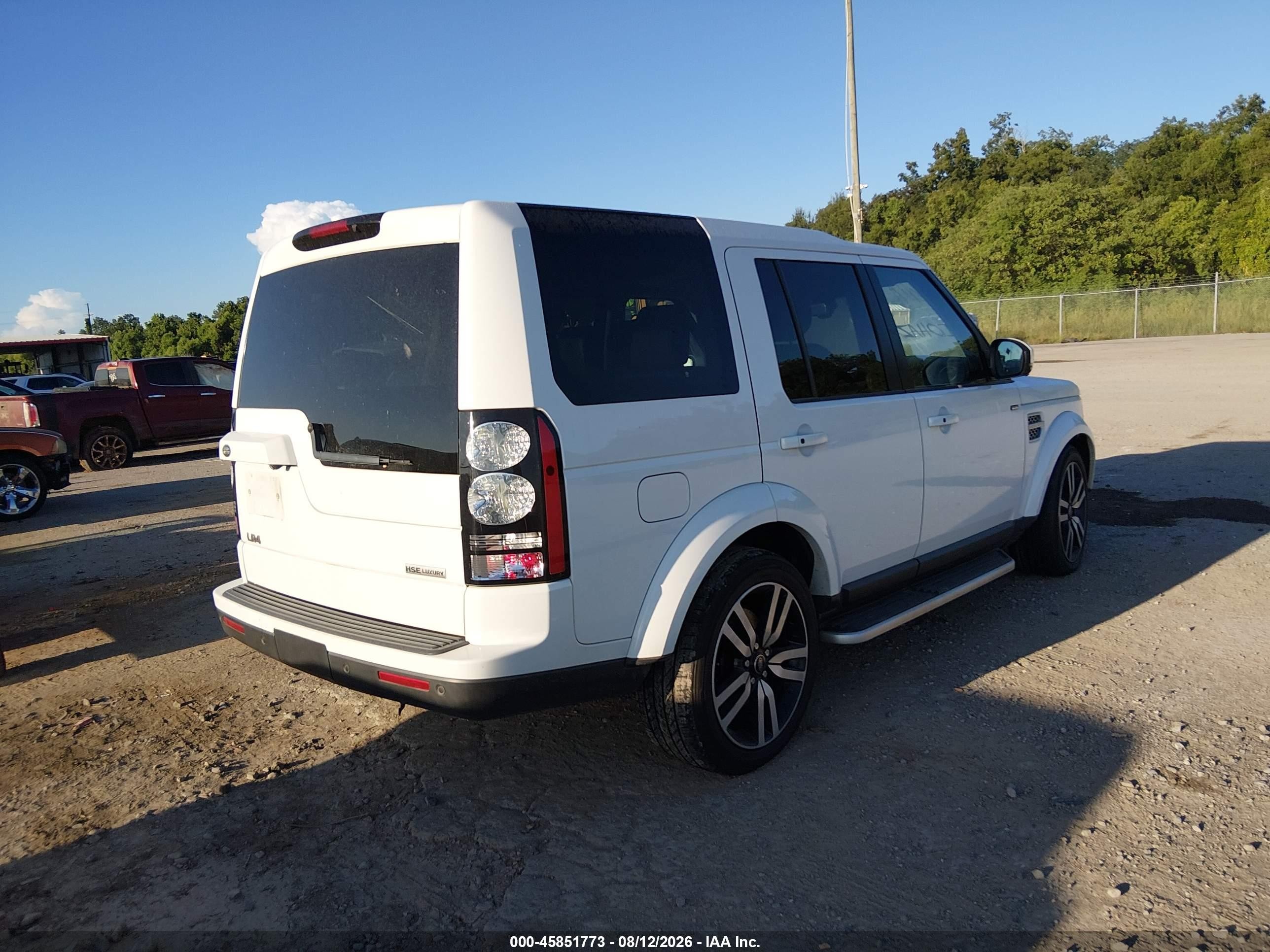 2015 Land Rover Lr4   White vin: SALAK2V62FA764807