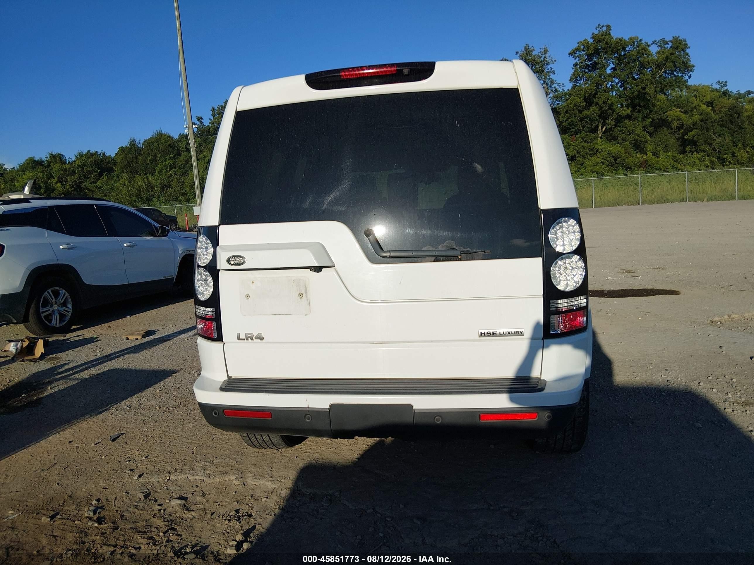 2015 Land Rover Lr4   White vin: SALAK2V62FA764807