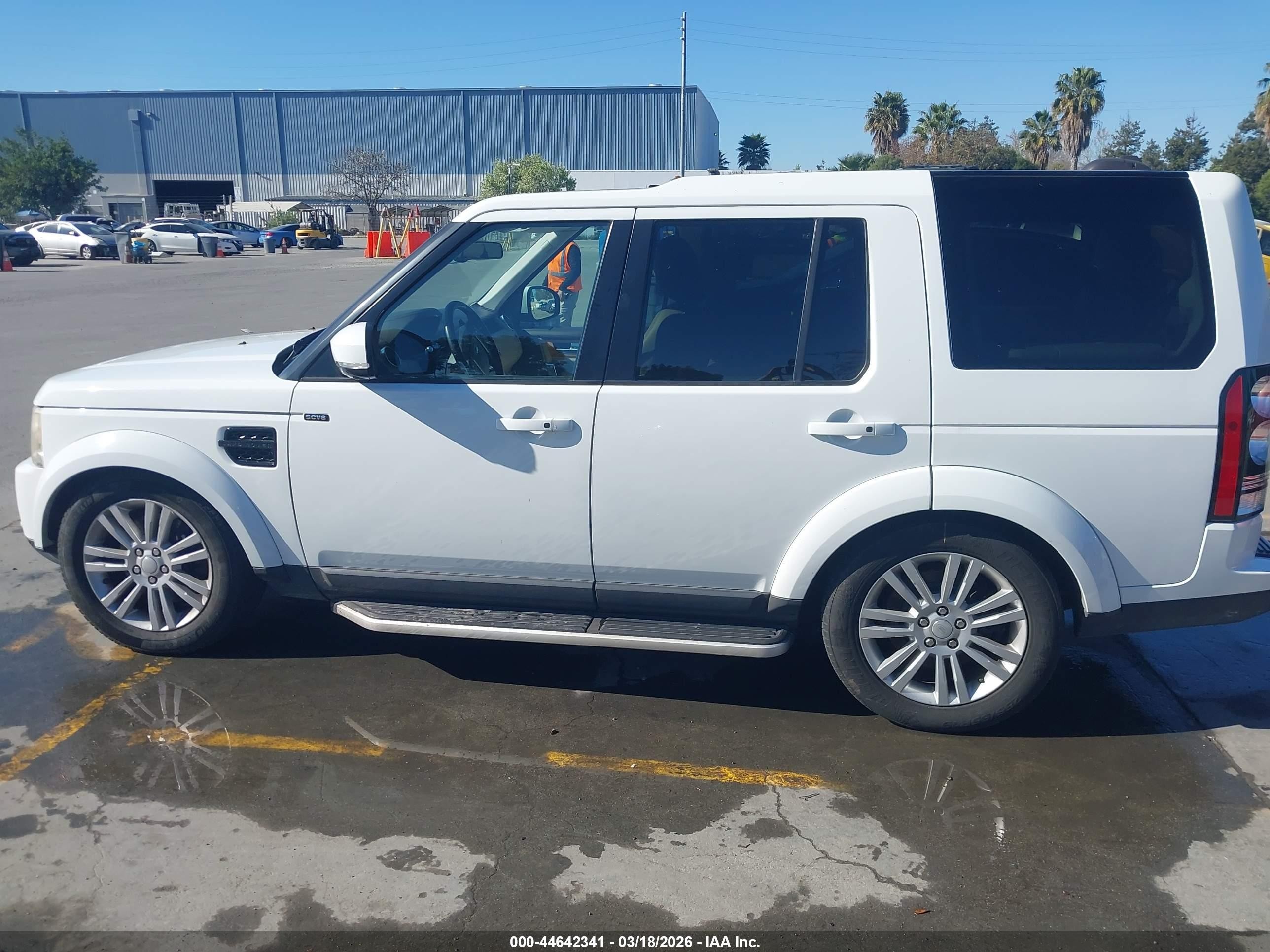 2015 Land Rover Lr4   White vin: SALAK2V64FA763867