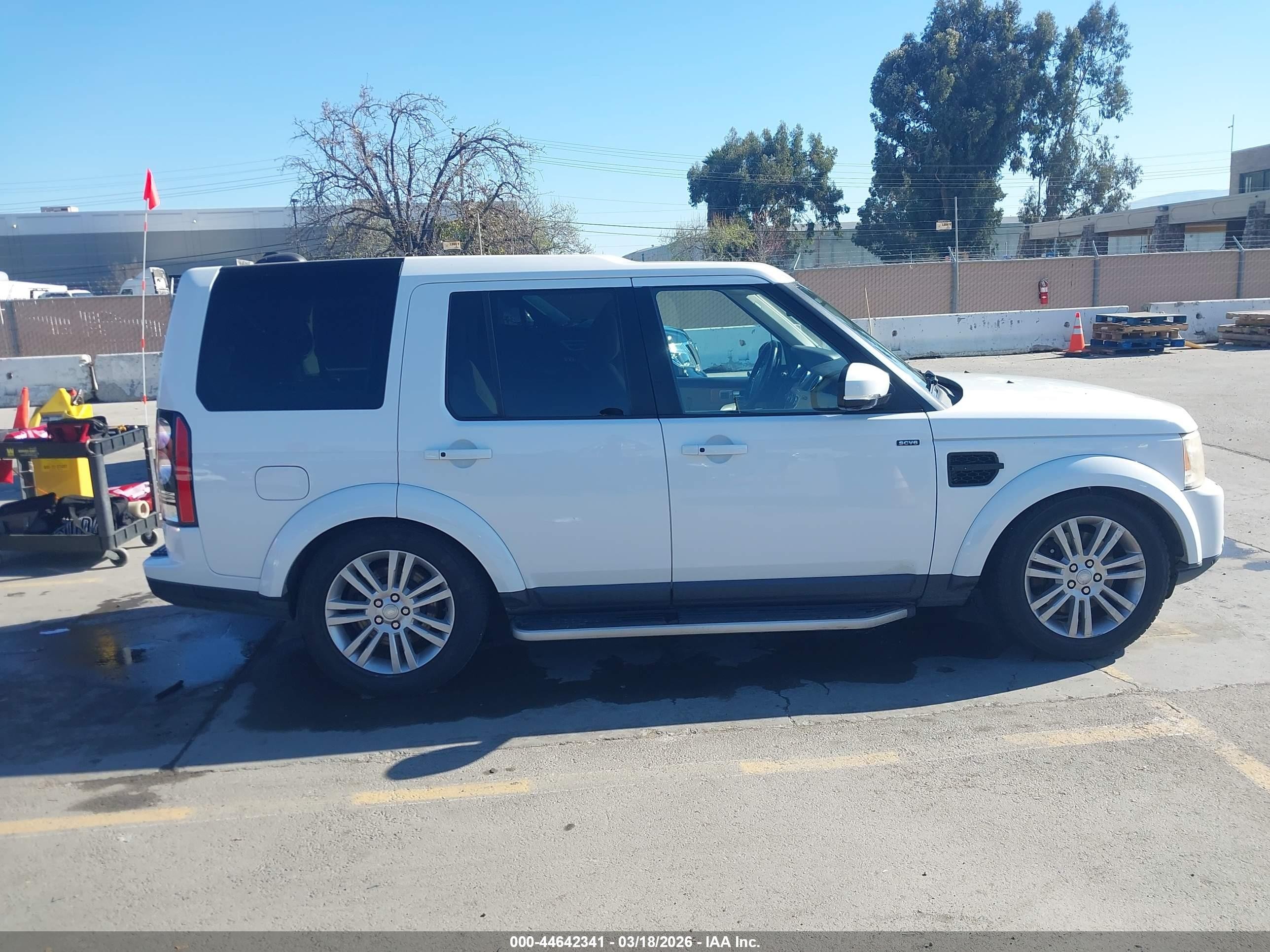 2015 Land Rover Lr4   White vin: SALAK2V64FA763867