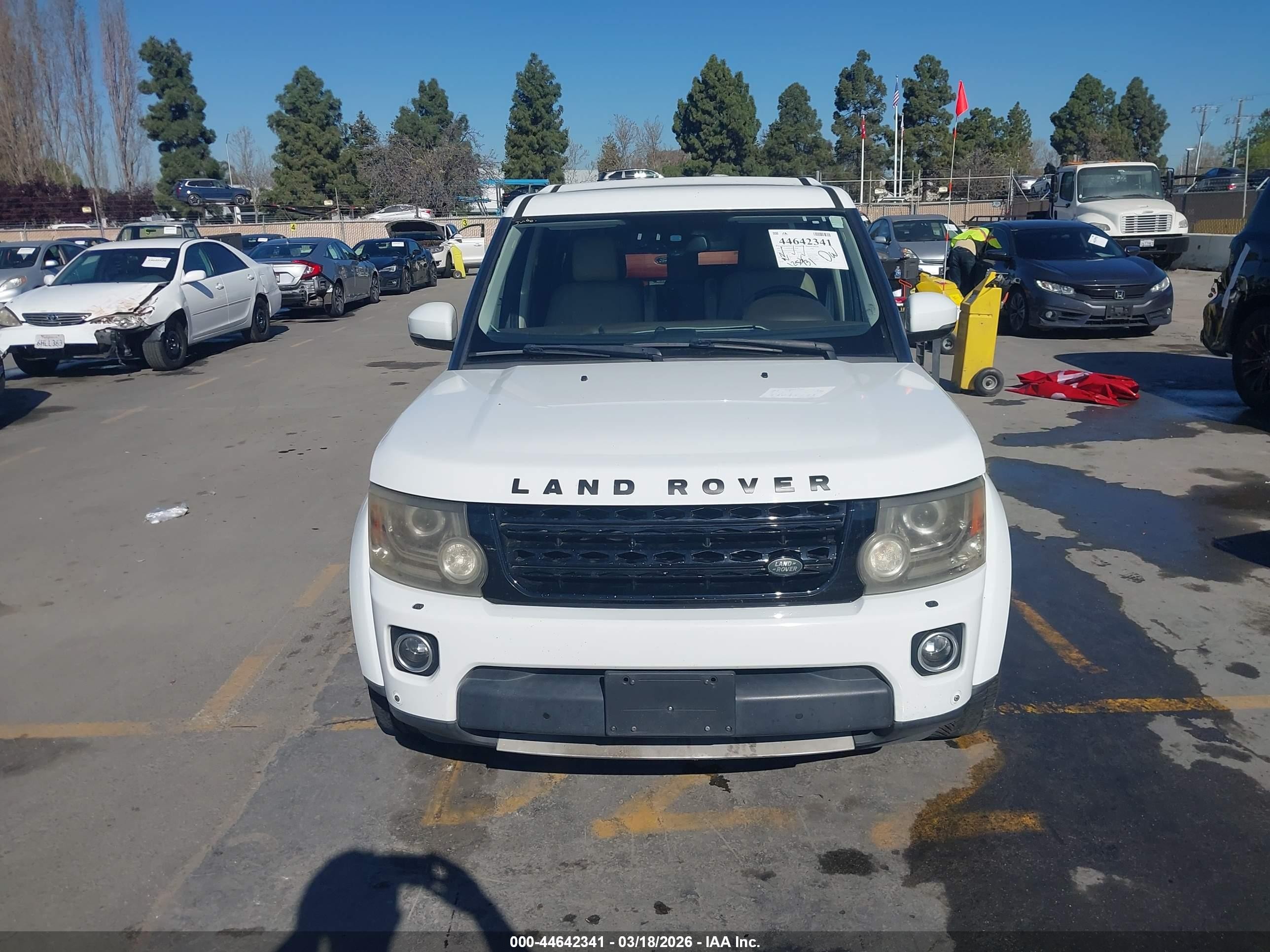 2015 Land Rover Lr4   White vin: SALAK2V64FA763867