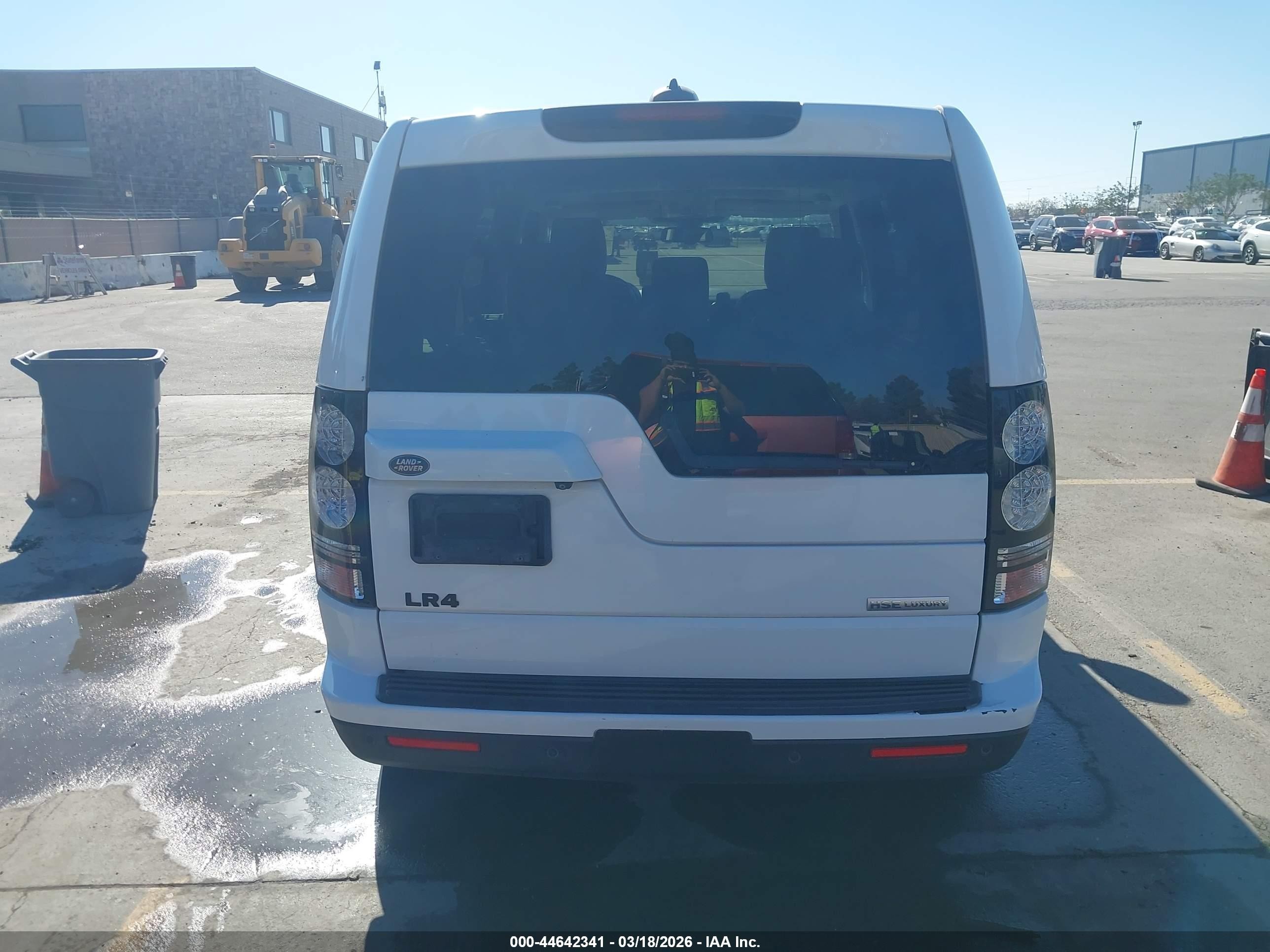 2015 Land Rover Lr4   White vin: SALAK2V64FA763867