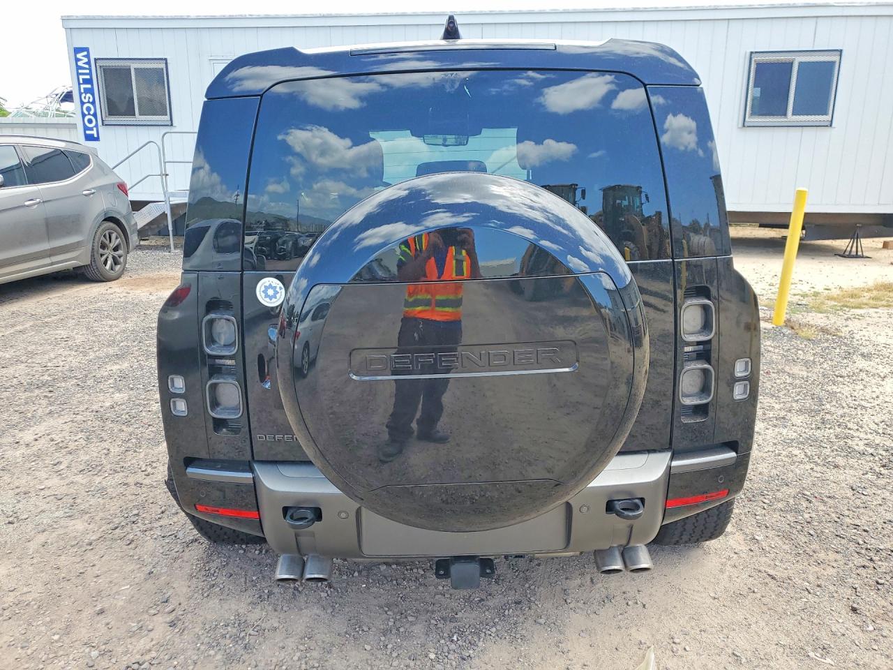 2024 Land Rover Defender 90 Черный vin: SALEB6EE3R2272155