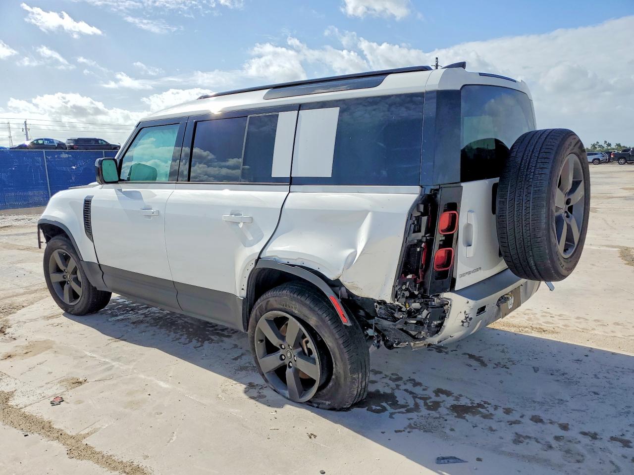 2025 Land Rover Defender 110 S White vin: SALEJ7EX7S2462590