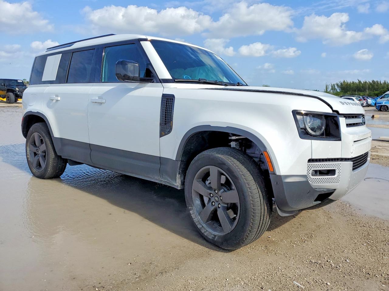 2025 Land Rover Defender 110 S White vin: SALEJ7EX7S2462590