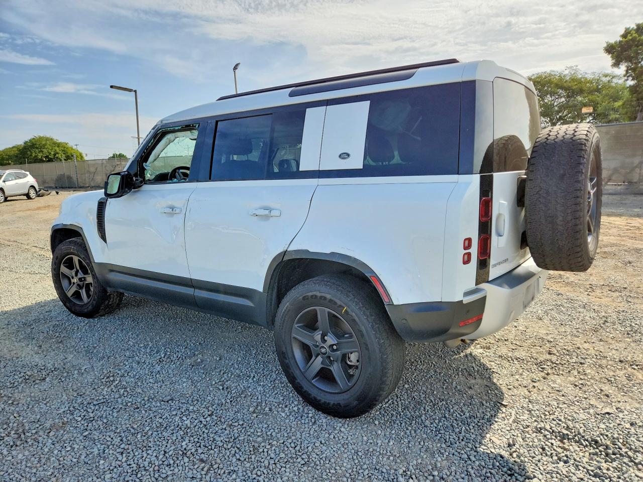 2023 Land Rover Defender 110 S White vin: SALEJ7EX8P2242866