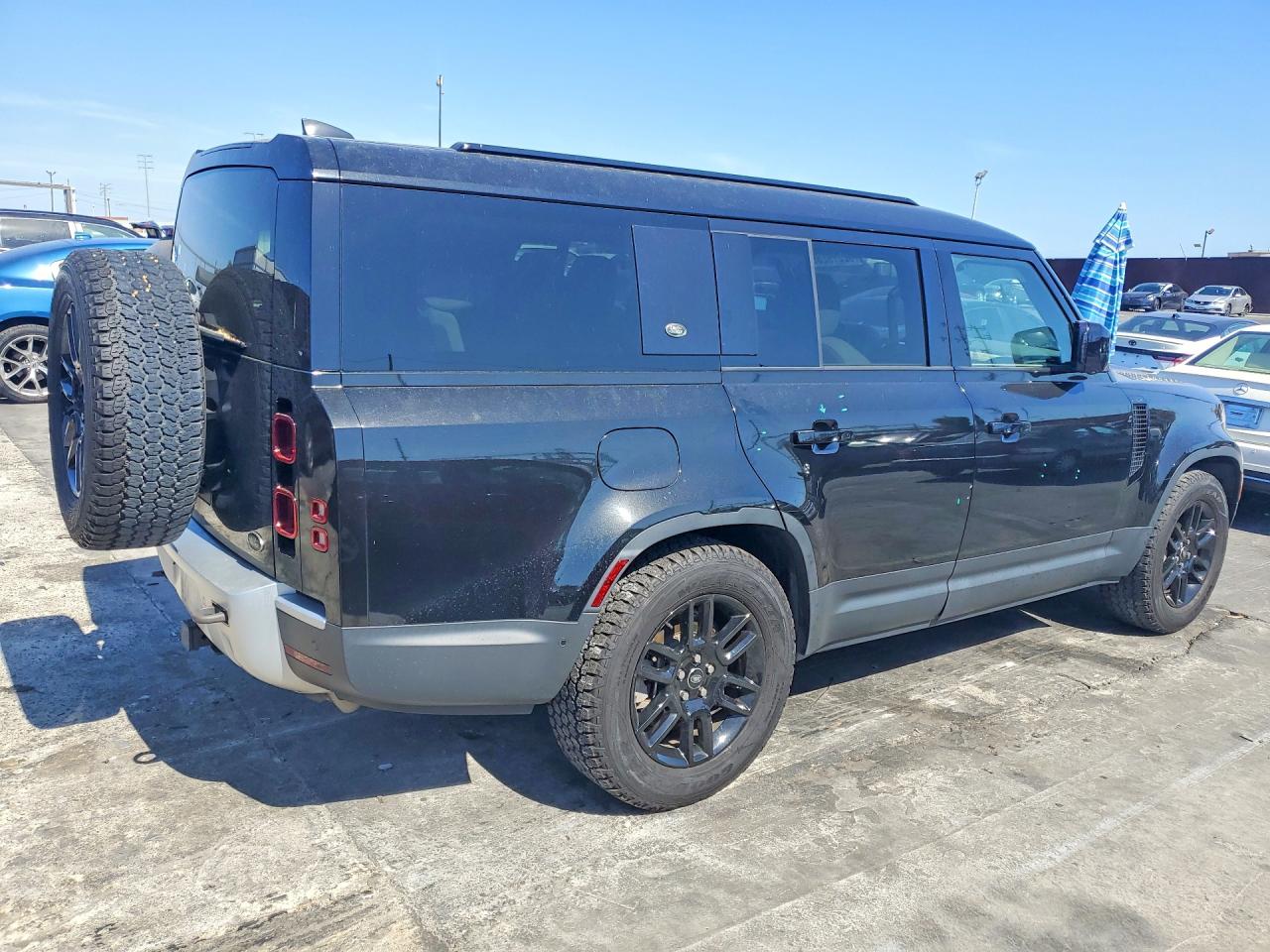 2023 Land Rover Defender 130 S Black vin: SALEJFEU5P2212031
