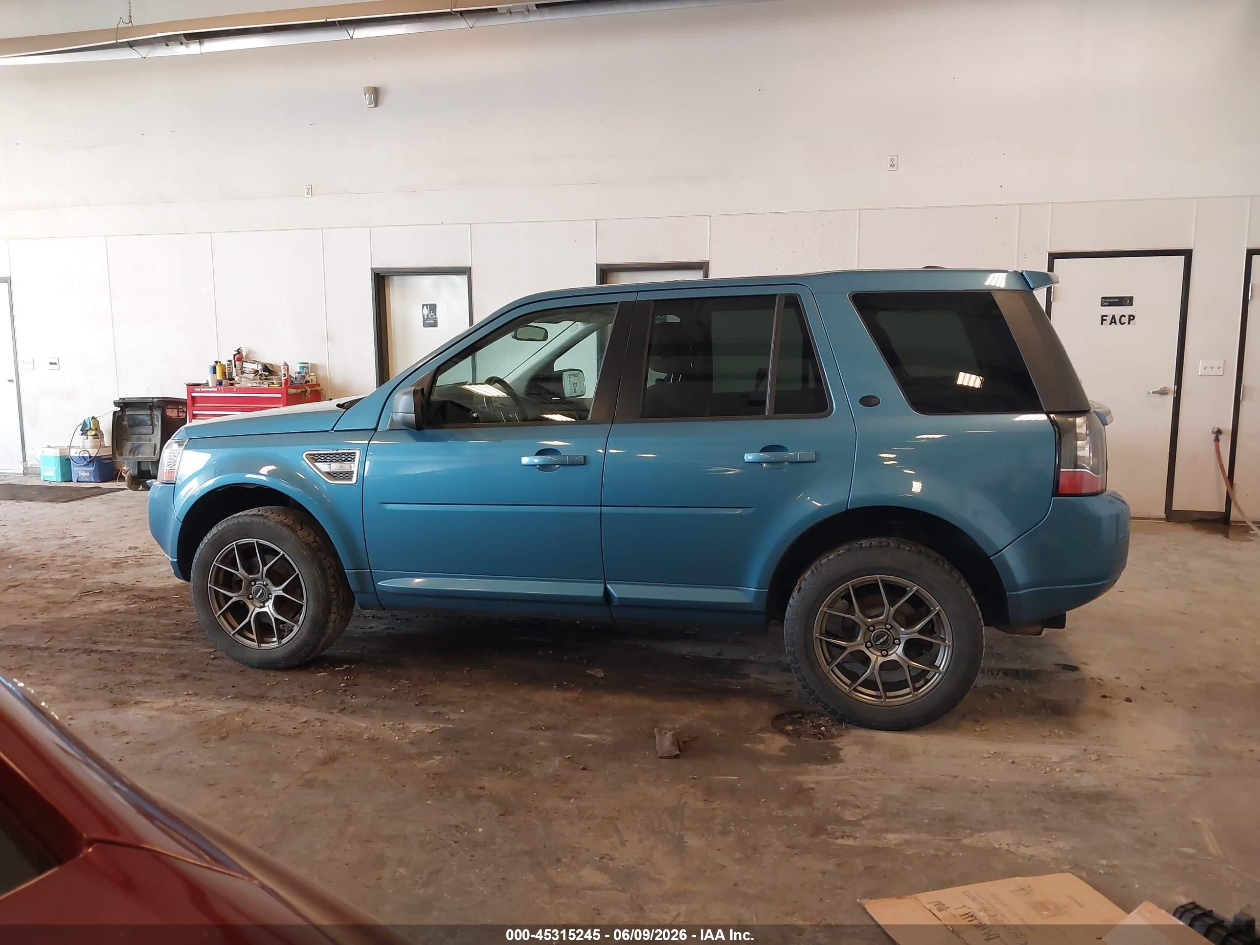 2014 Land Rover Lr2 Blue vin: SALFR2BG3EH408175