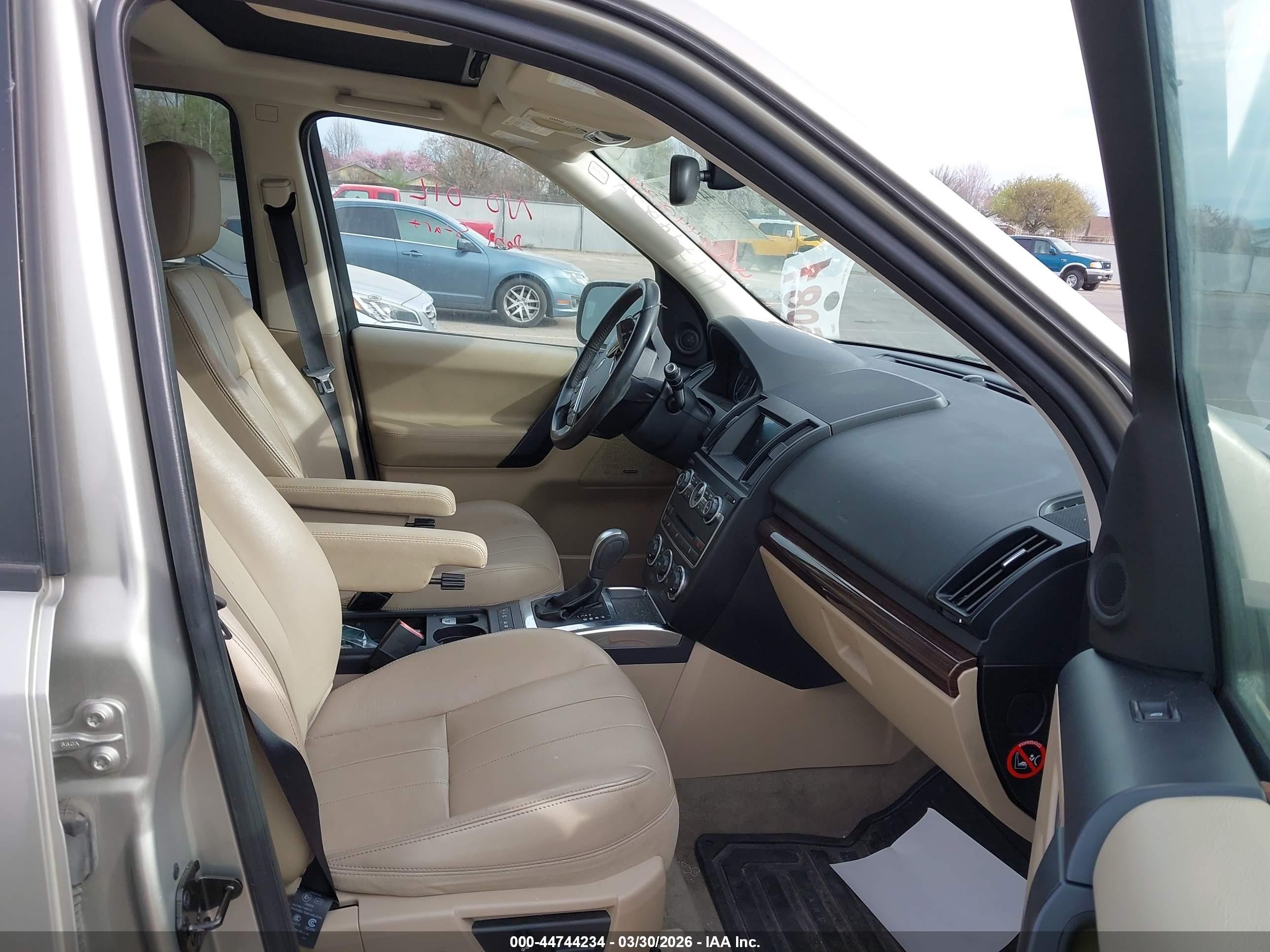 2013 Land Rover Lr2   Gold vin: SALFR2BG5DH339844