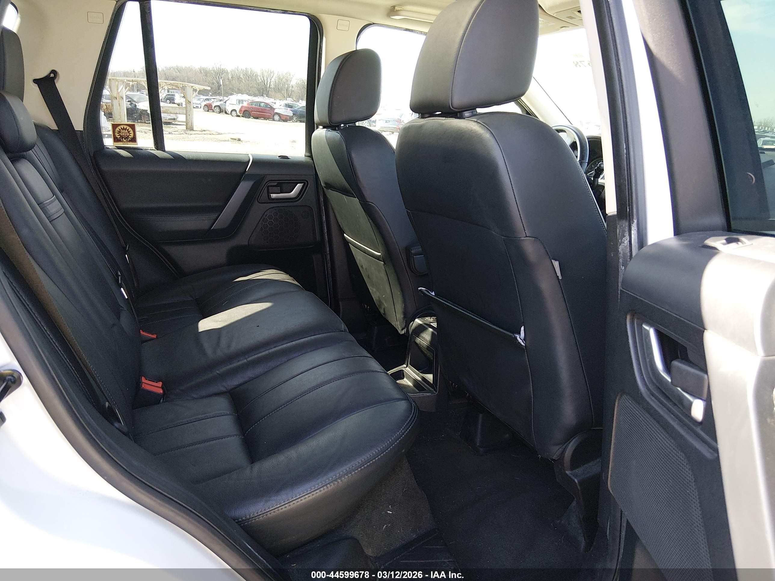 2011 Land Rover Lr2 White vin: SALFR2BN3BH231394