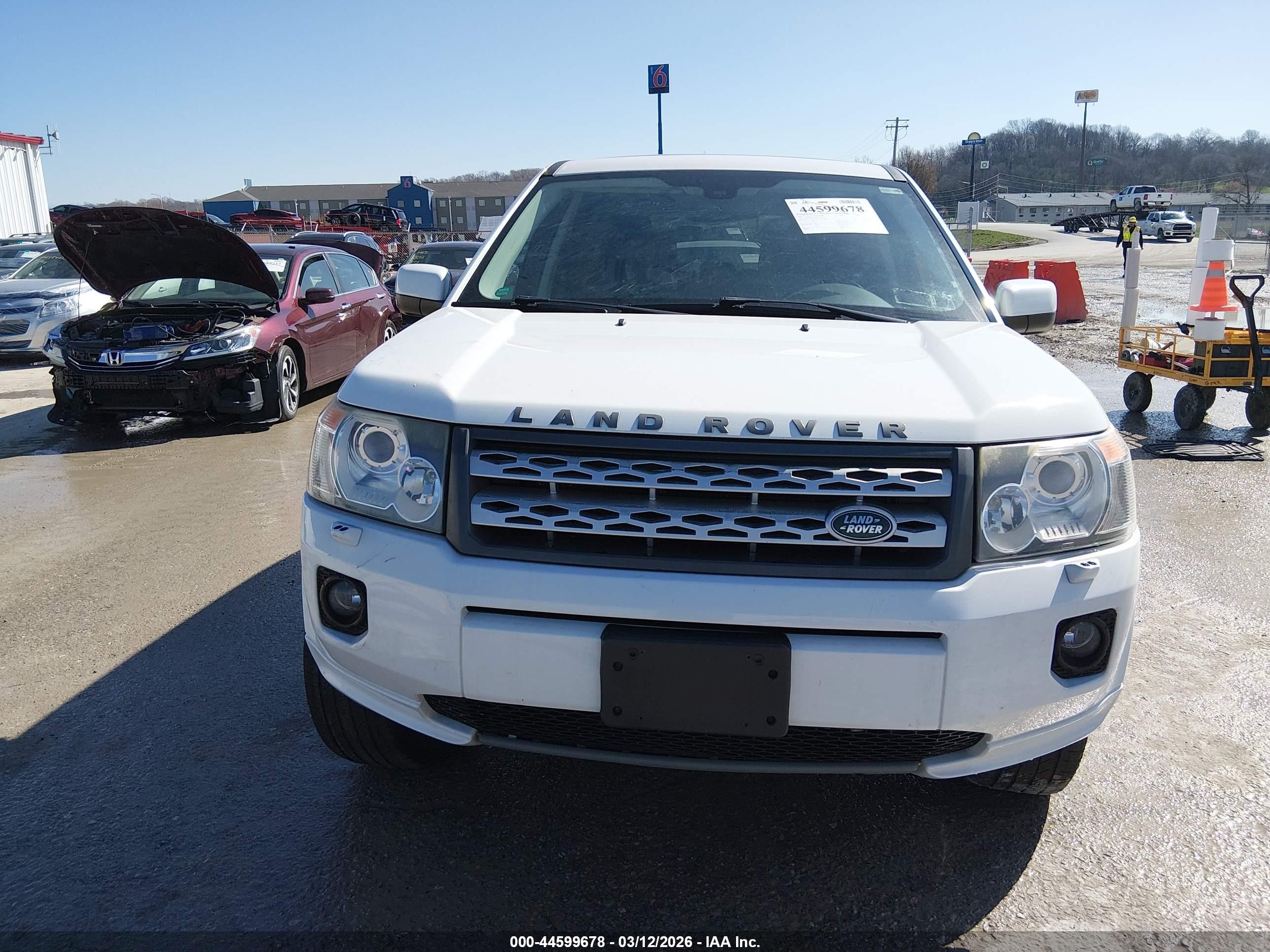 2011 Land Rover Lr2 White vin: SALFR2BN3BH231394