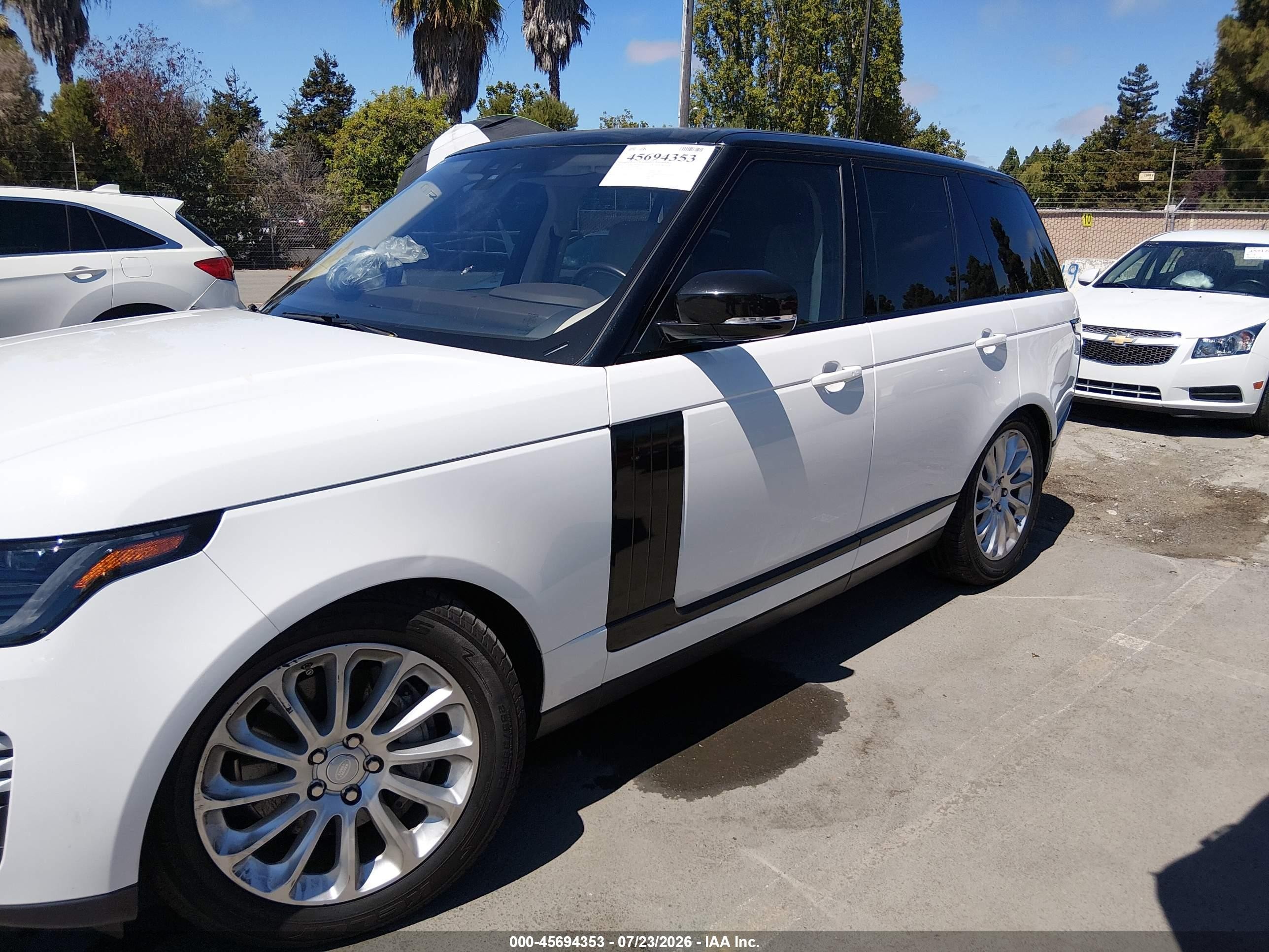 2019 Land Rover Range Rover 3.0l V6 Supercharged Белый vin: SALGR2RV3KA540091