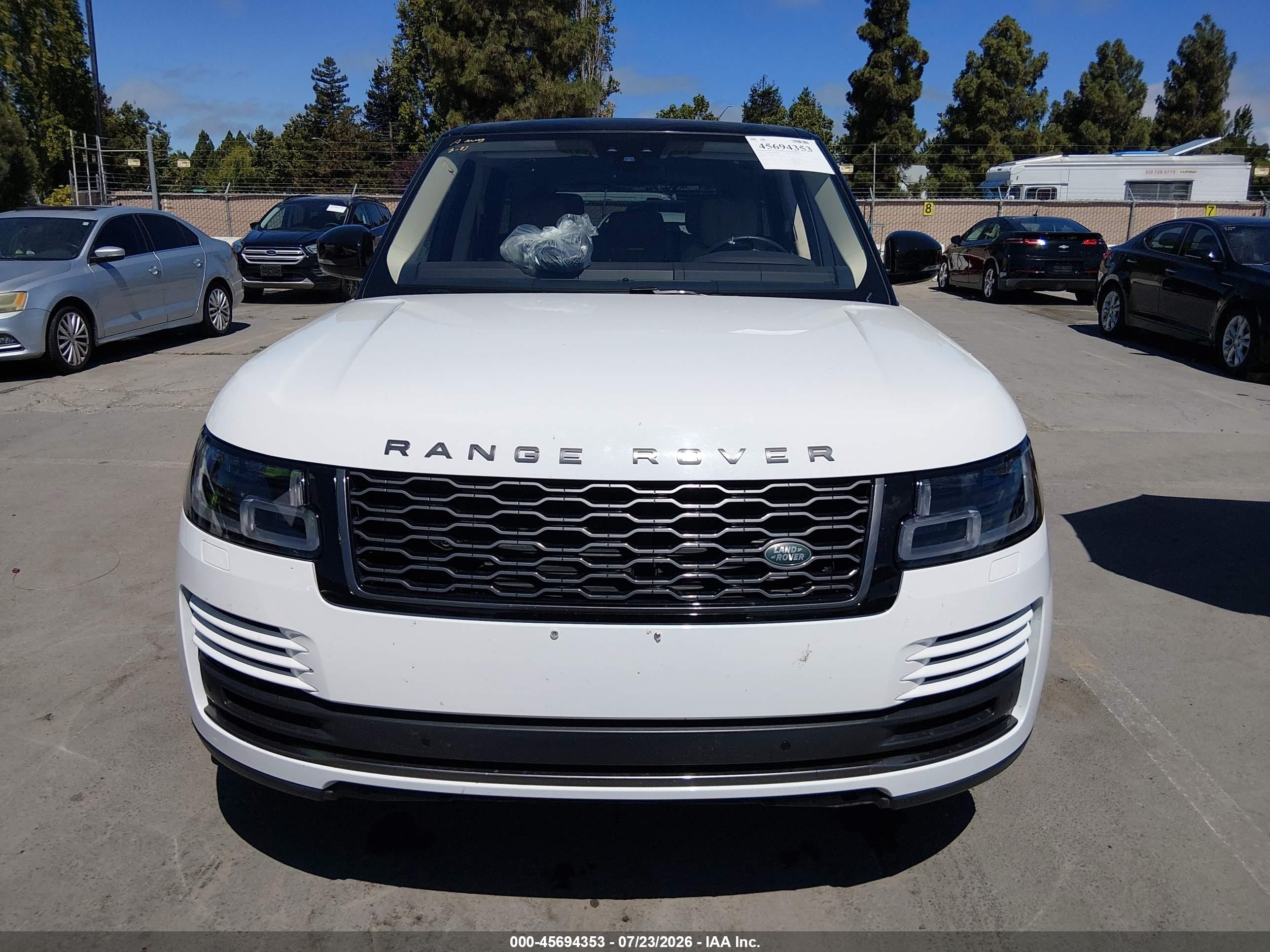2019 Land Rover Range Rover 3.0l V6 Supercharged Белый vin: SALGR2RV3KA540091