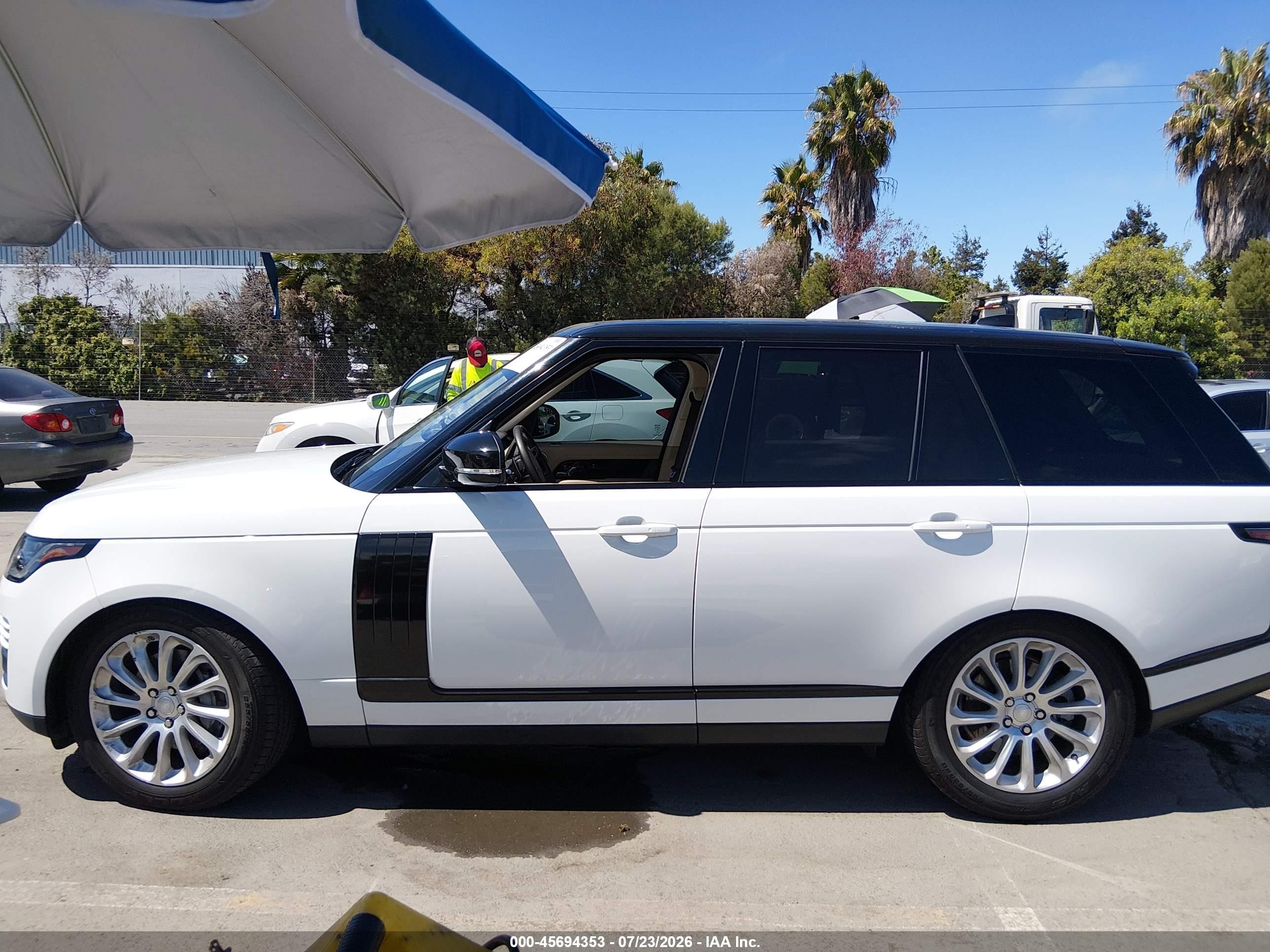 2019 Land Rover Range Rover 3.0l V6 Supercharged Белый vin: SALGR2RV3KA540091