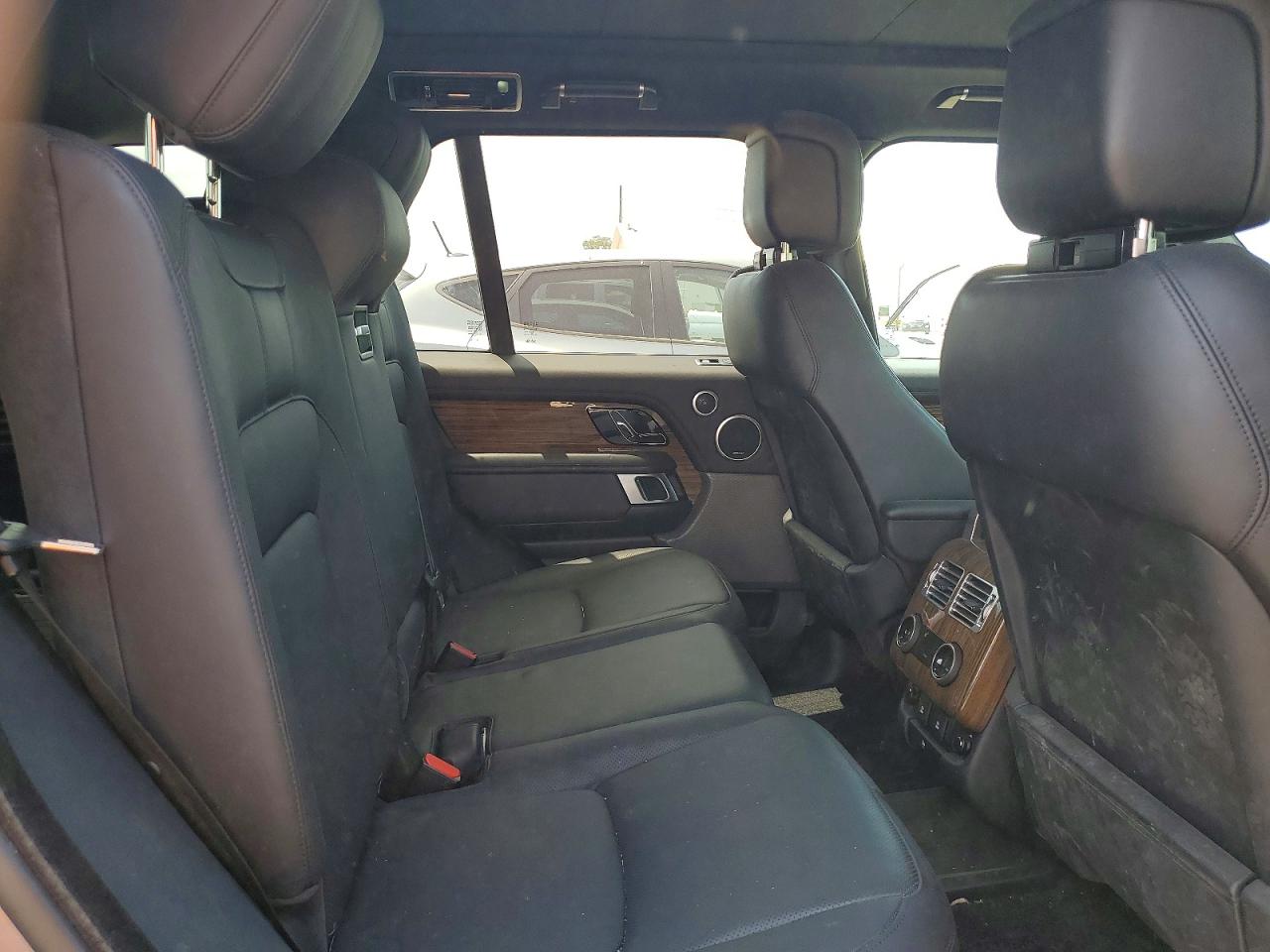 2018 Land Rover Range Rover Hse Silver vin: SALGS2SV4JA512507