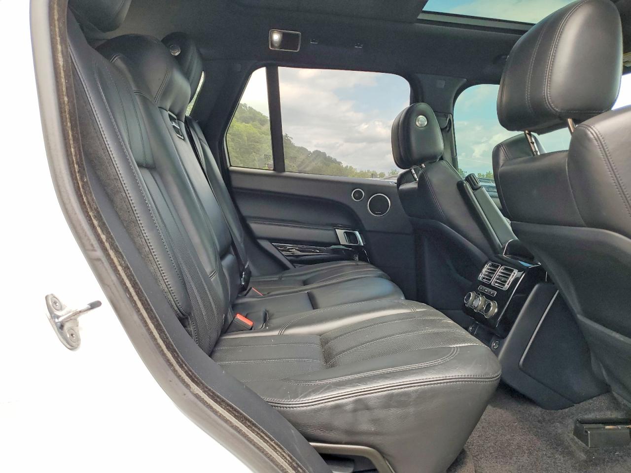 2015 Land Rover Range Rover Supercharged White vin: SALGS2TF2FA239470