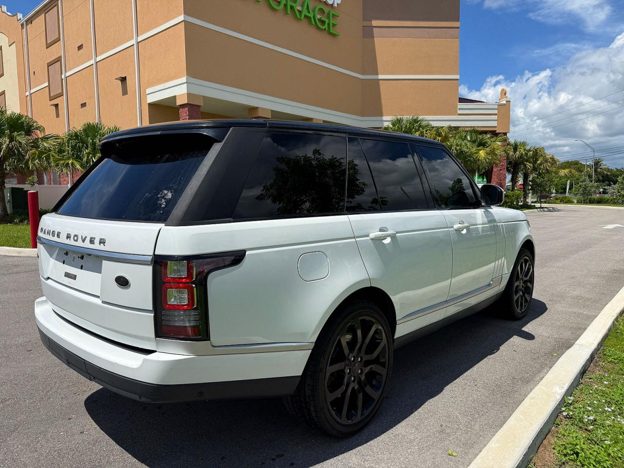 2015 Land Rover Range Rover Supercharged White vin: SALGS2TFXFA200867