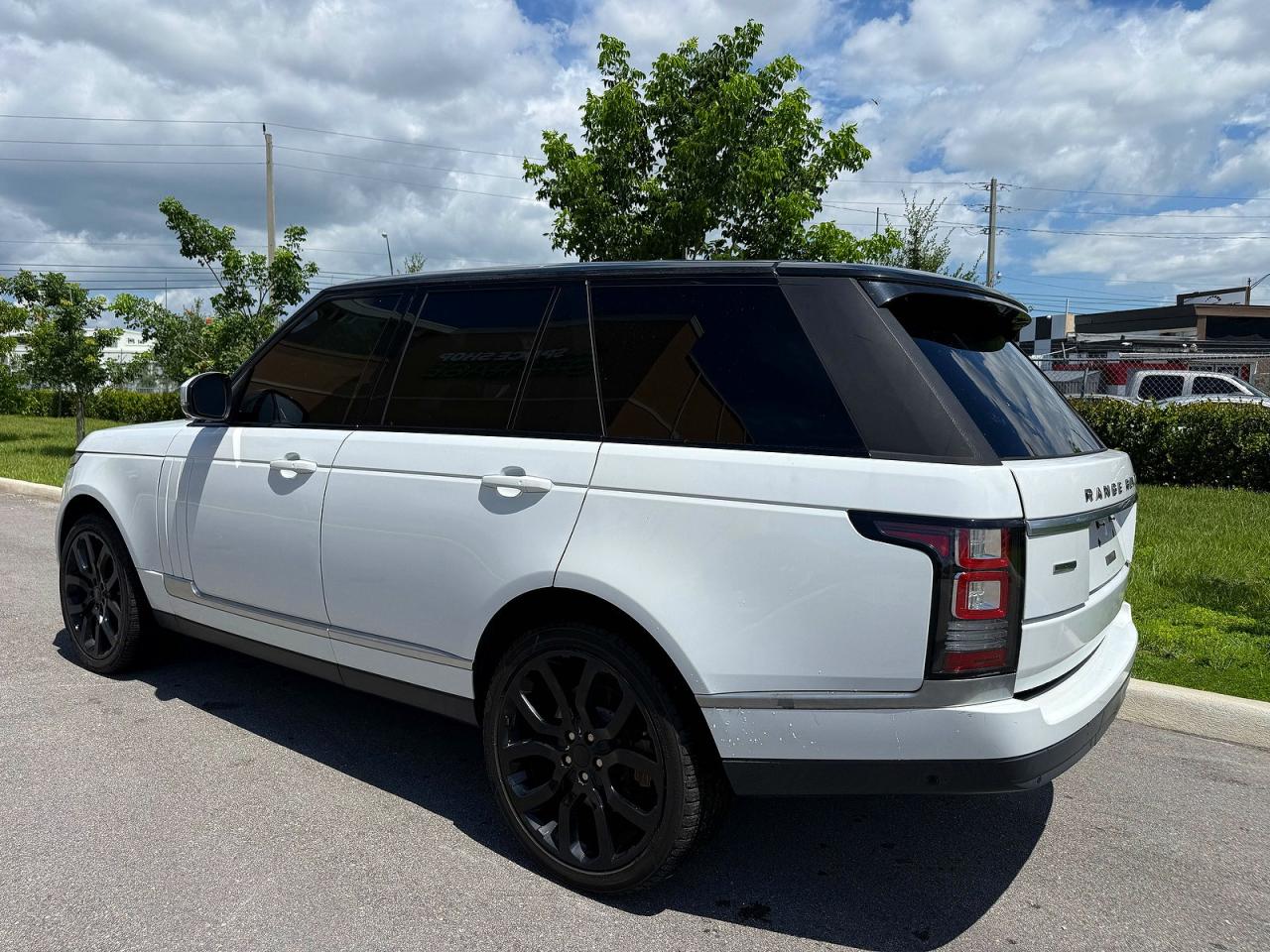 2015 Land Rover Range Rover Supercharged White vin: SALGS2TFXFA200867