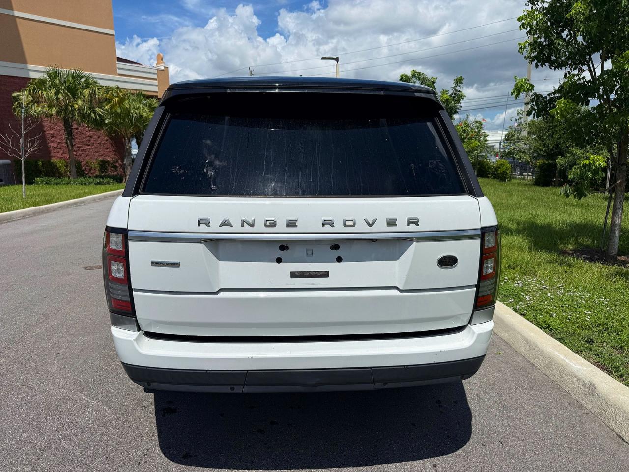 2015 Land Rover Range Rover Supercharged White vin: SALGS2TFXFA200867
