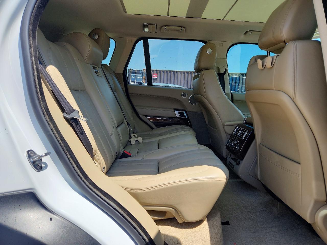 2015 Land Rover Range Rover Supercharged White vin: SALGS2TFXFA220455