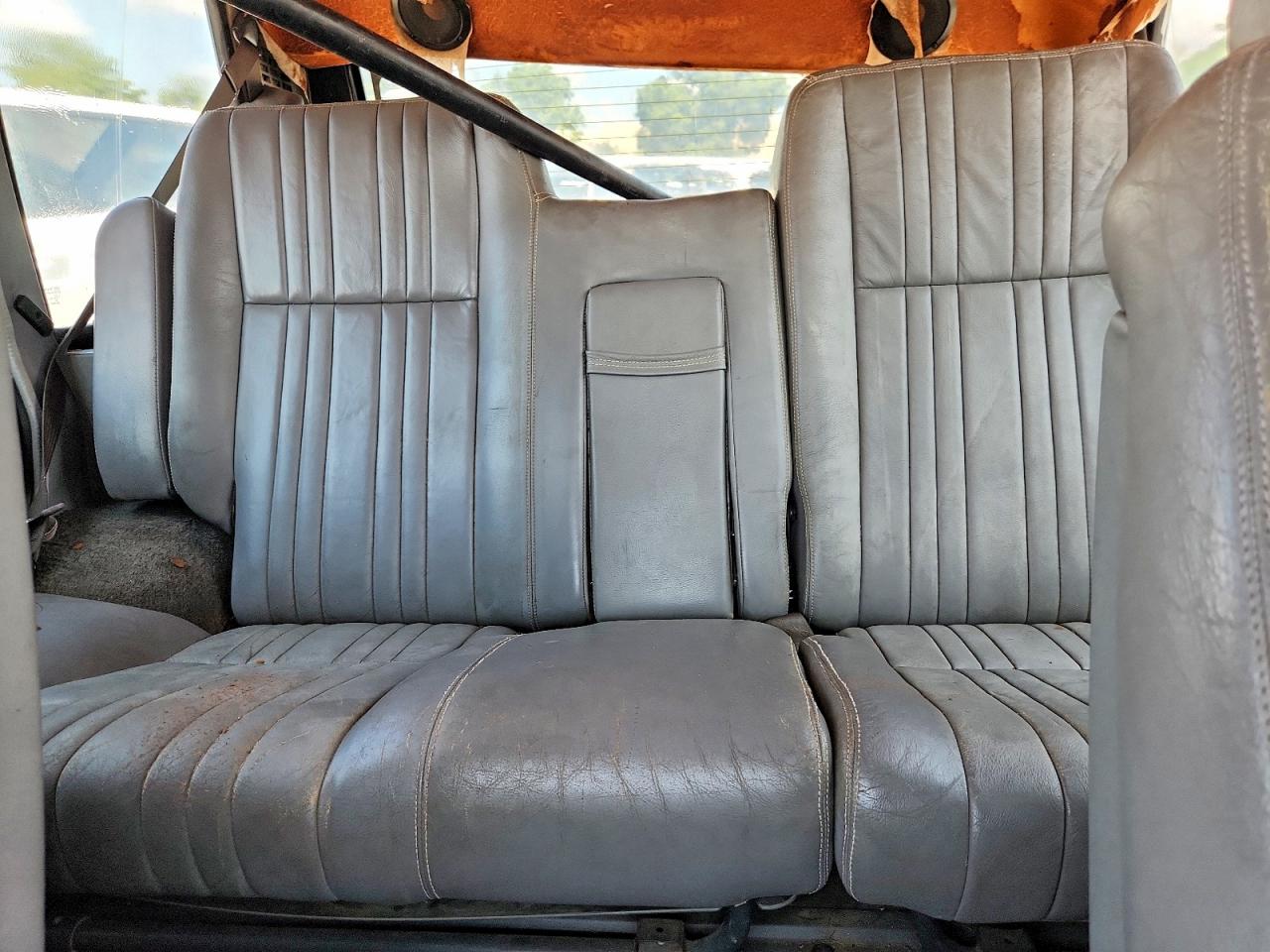 1988 Land Rover Range Rover Red vin: SALHV1144JA325833