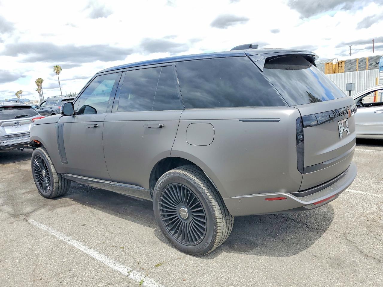 2024 Land Rover Range Rover Autobiography Gray vin: SALK19F44RA253584