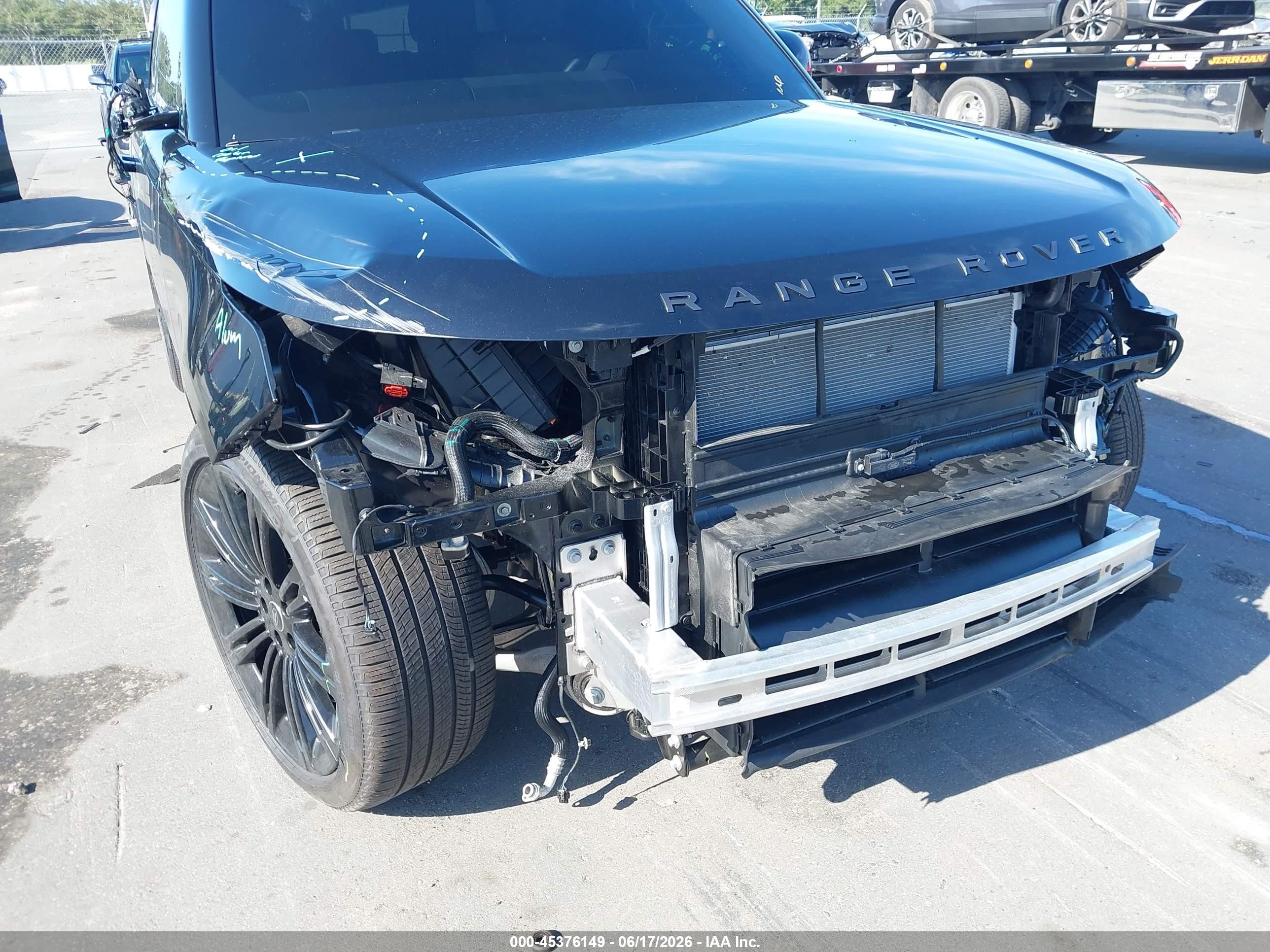 2025 Land Rover Range Rover P530 Se Black vin: SALKP9E96SA295093