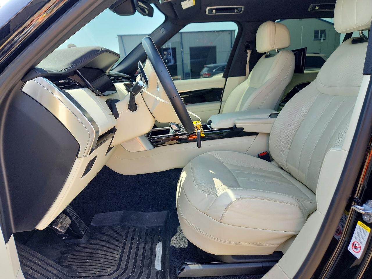 2023 Land Rover Range Rover Se Black vin: SALKPBFU3PA076707