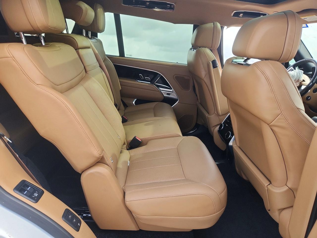 2025 Land Rover Range Rover Se White vin: SALKPBFU8SA293257