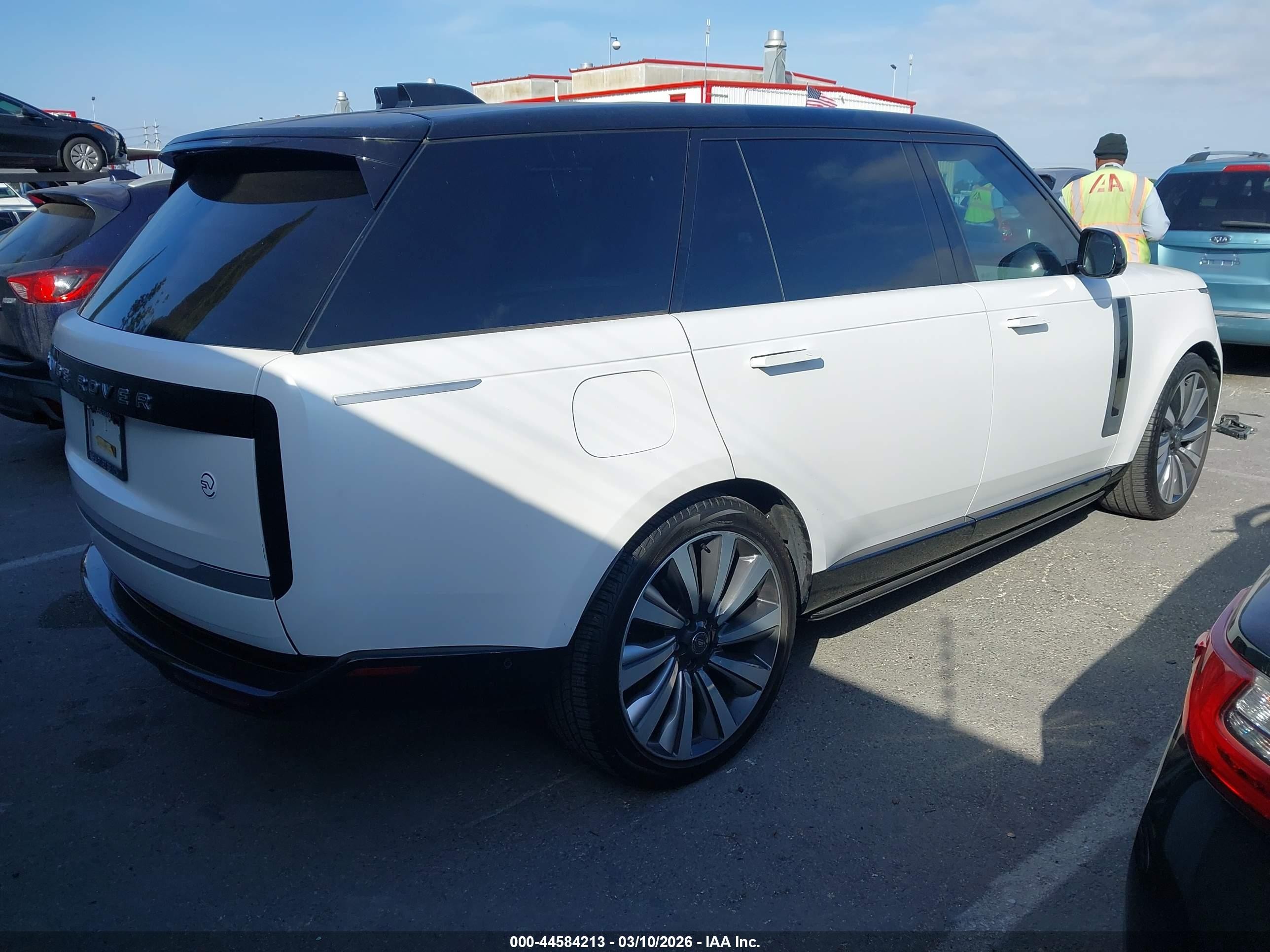 2024 Land Rover Range Rover P615 Sv White vin: SALKZBF97RA099349