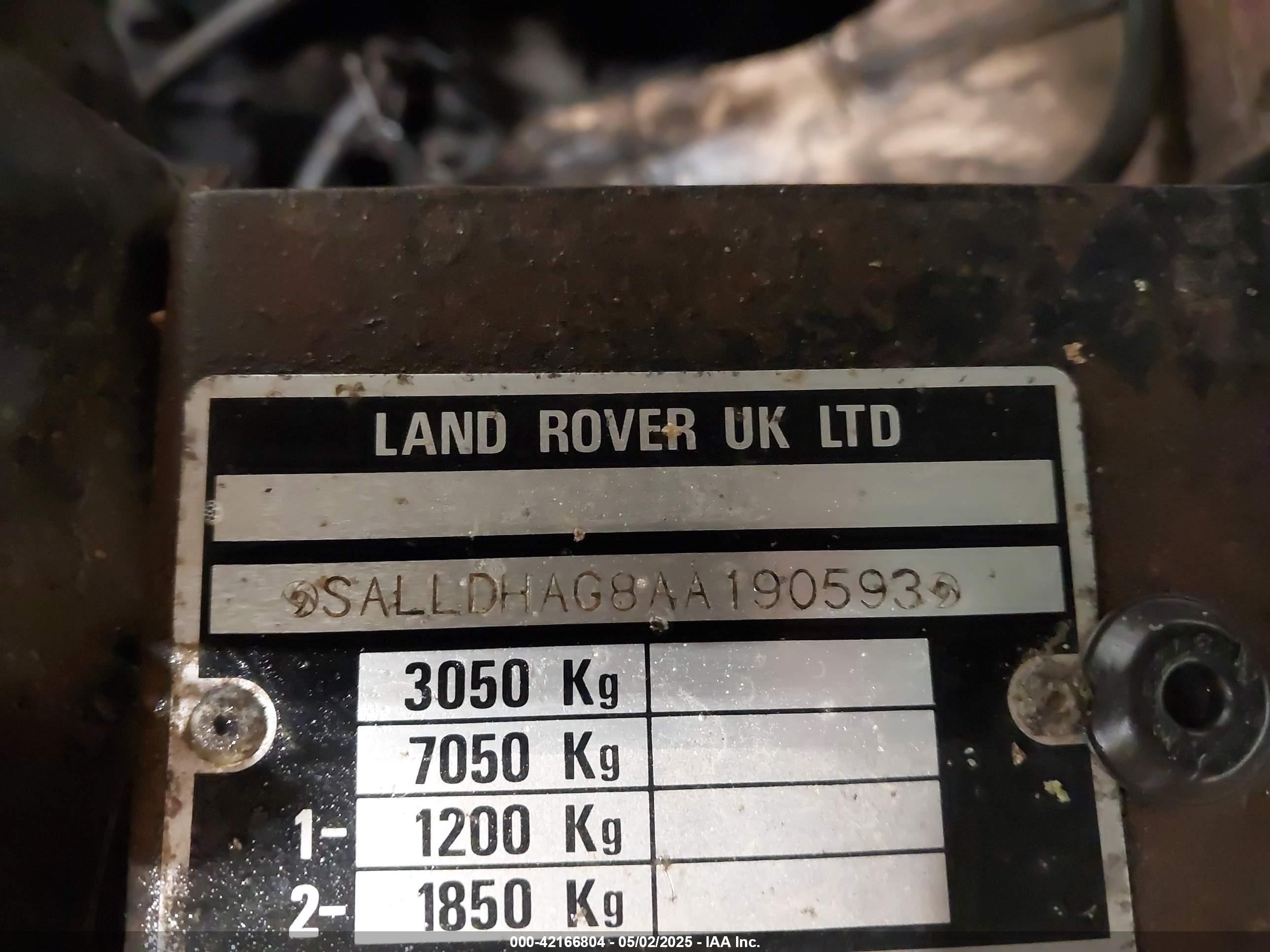 1983 Land Rover Defender   White vin: SALLDHAG8AA190593