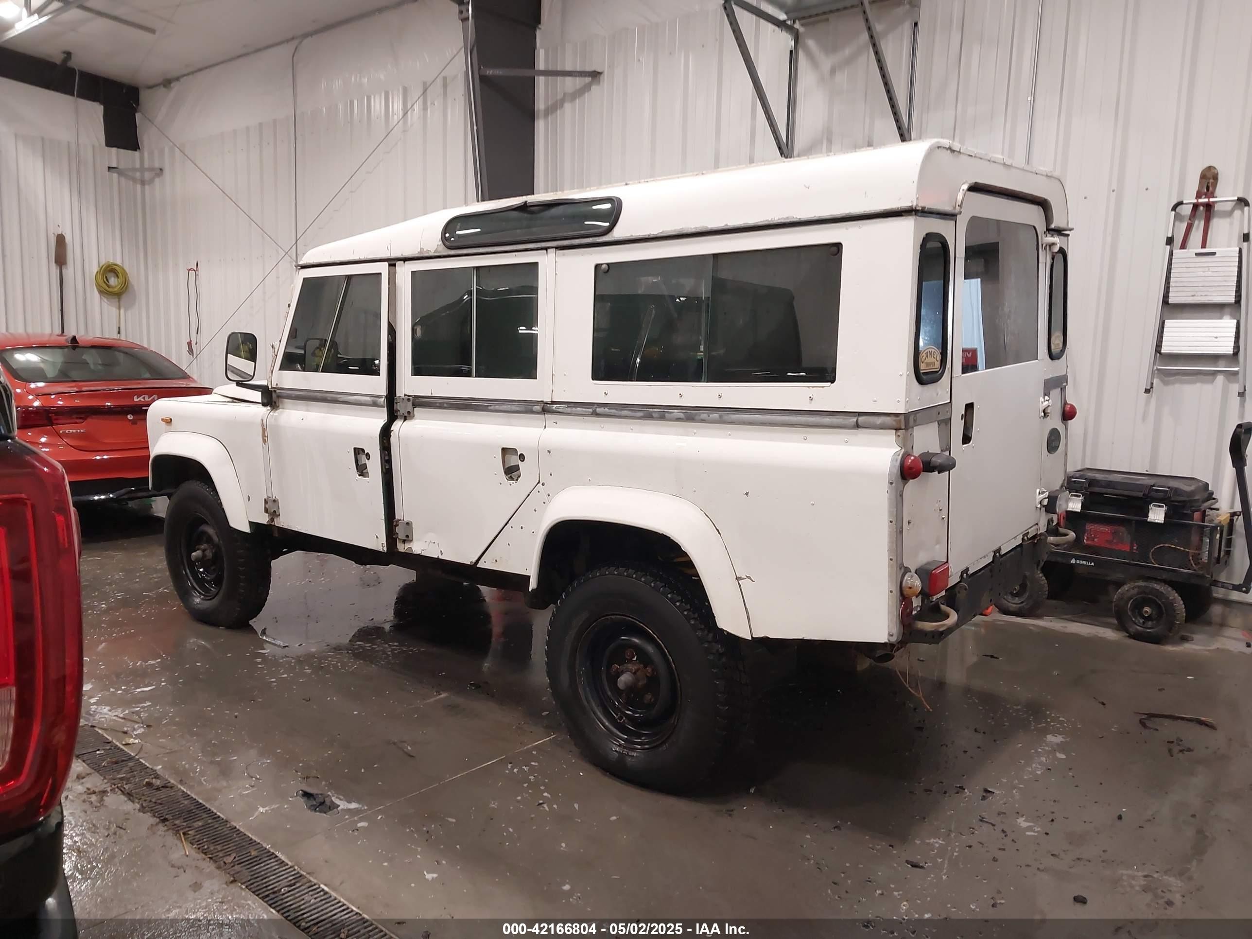 1983 Land Rover Defender   White vin: SALLDHAG8AA190593