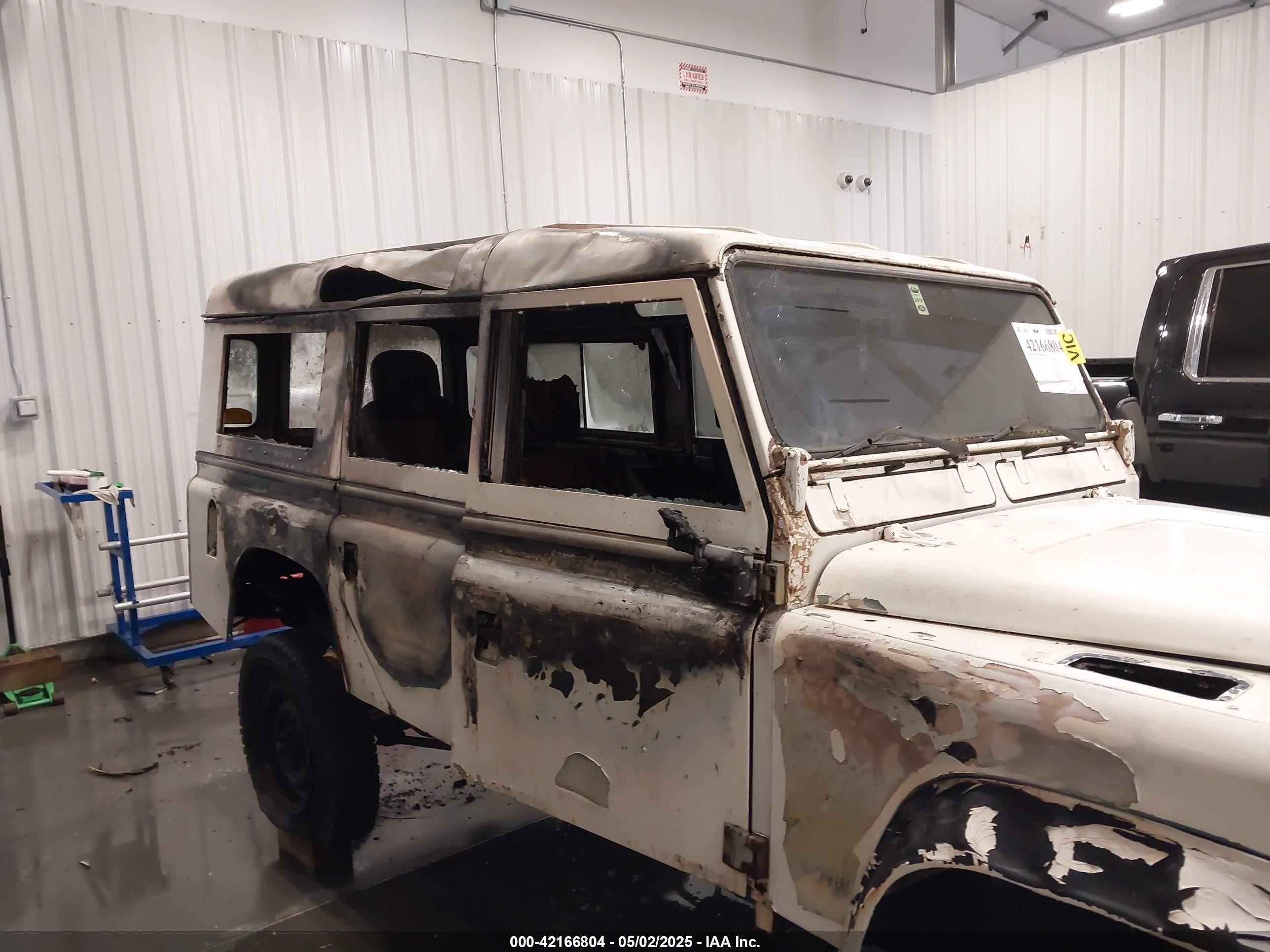 1983 Land Rover Defender   White vin: SALLDHAG8AA190593