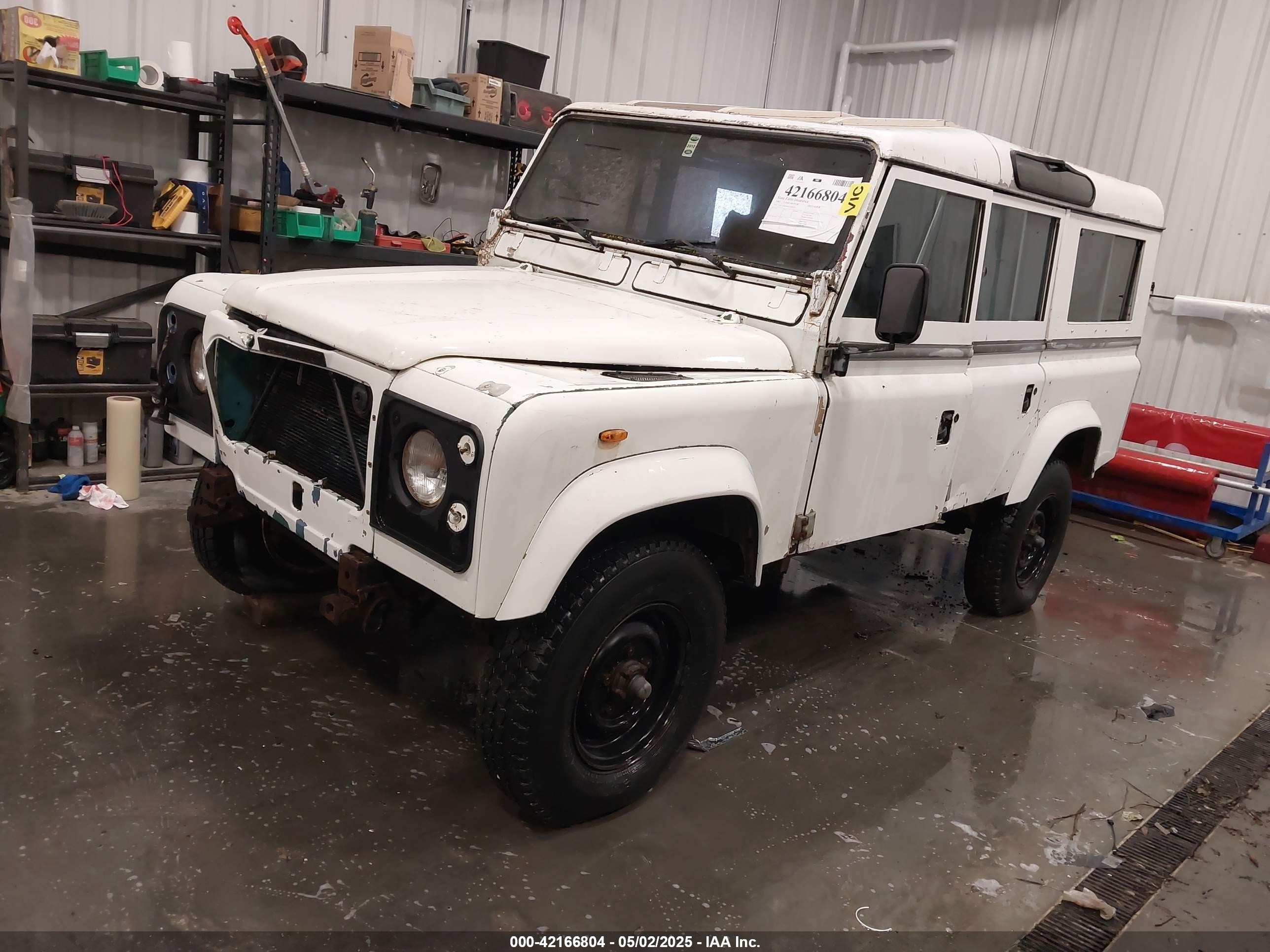 1983 Land Rover Defender   White vin: SALLDHAG8AA190593
