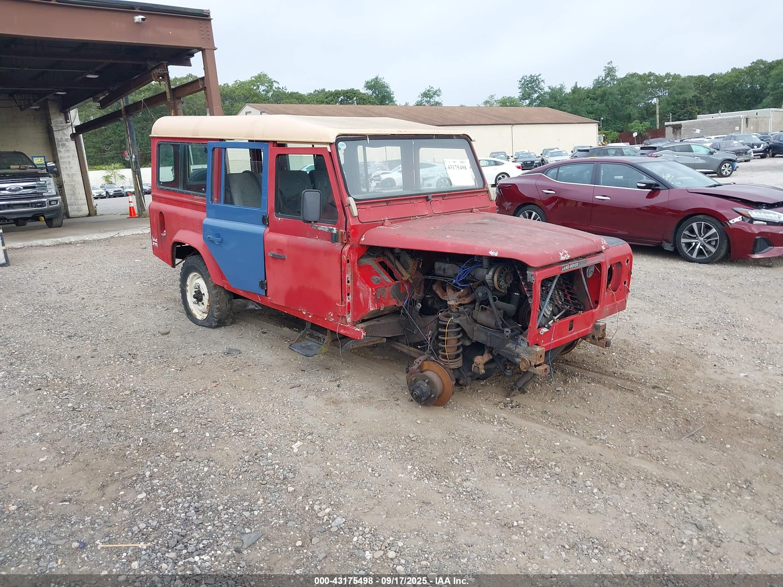1989 Land Rover Defender   Red vin: SALLDHMV7FA361472