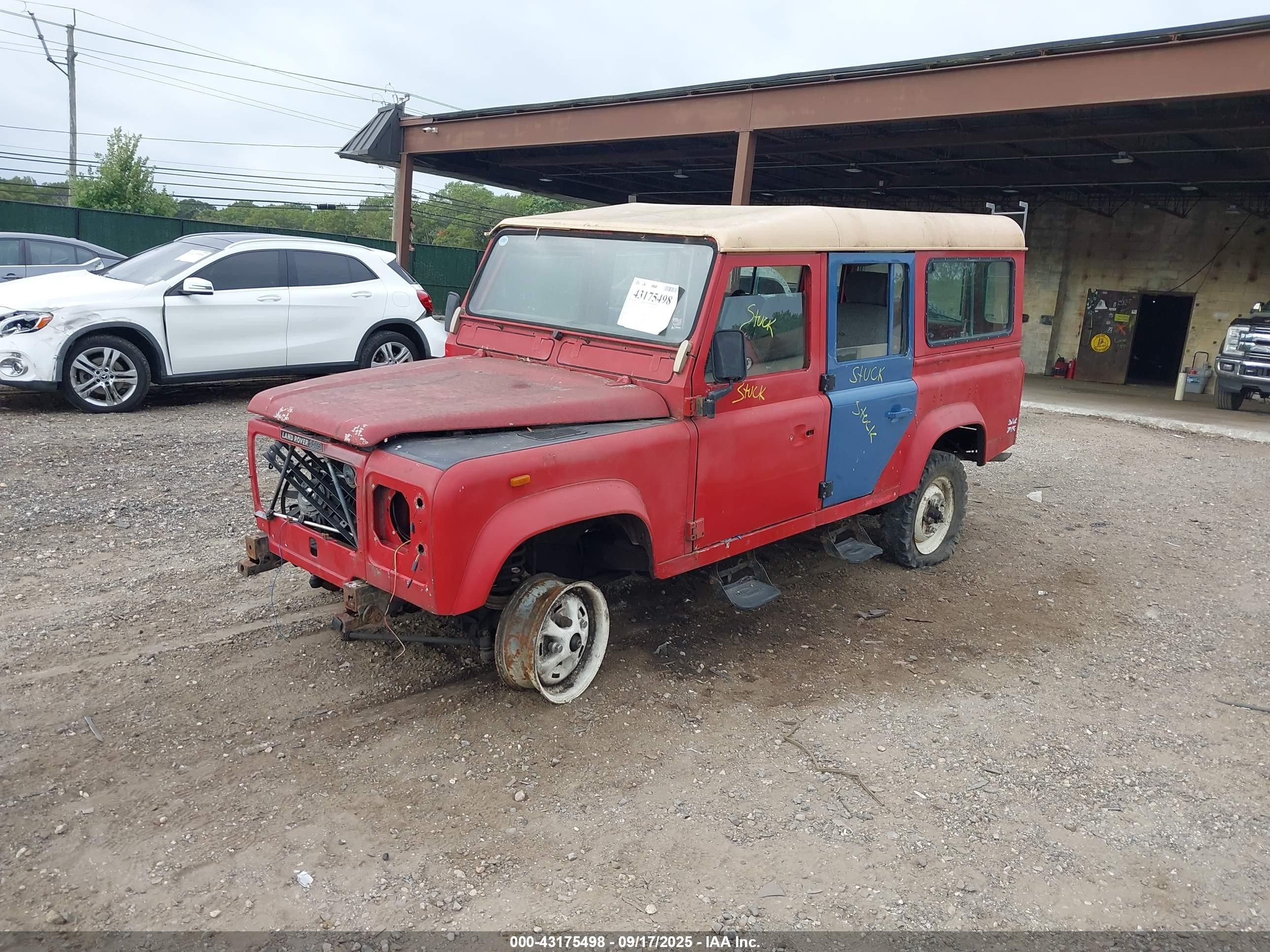 1989 Land Rover Defender   Red vin: SALLDHMV7FA361472
