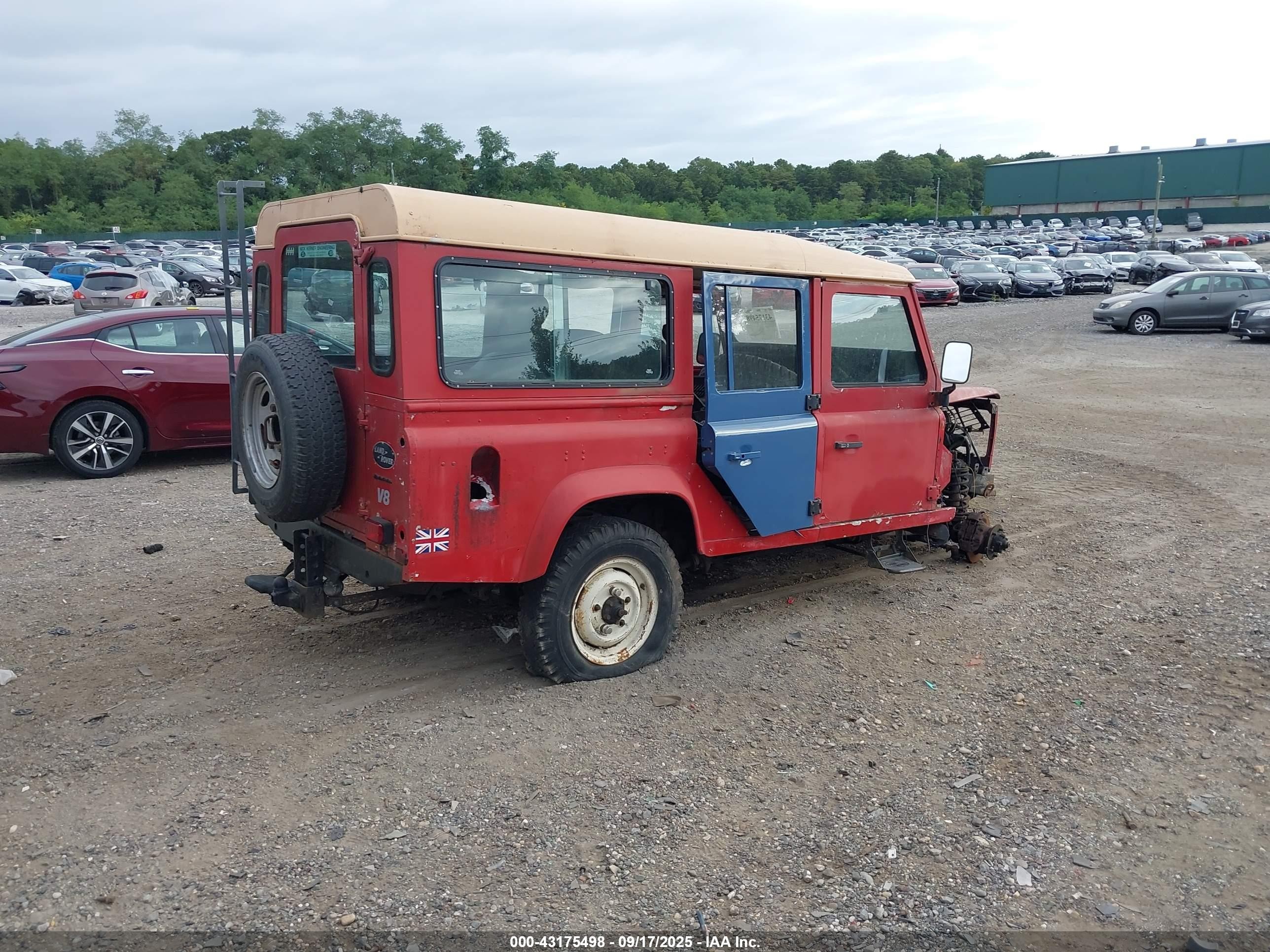 1989 Land Rover Defender   Red vin: SALLDHMV7FA361472