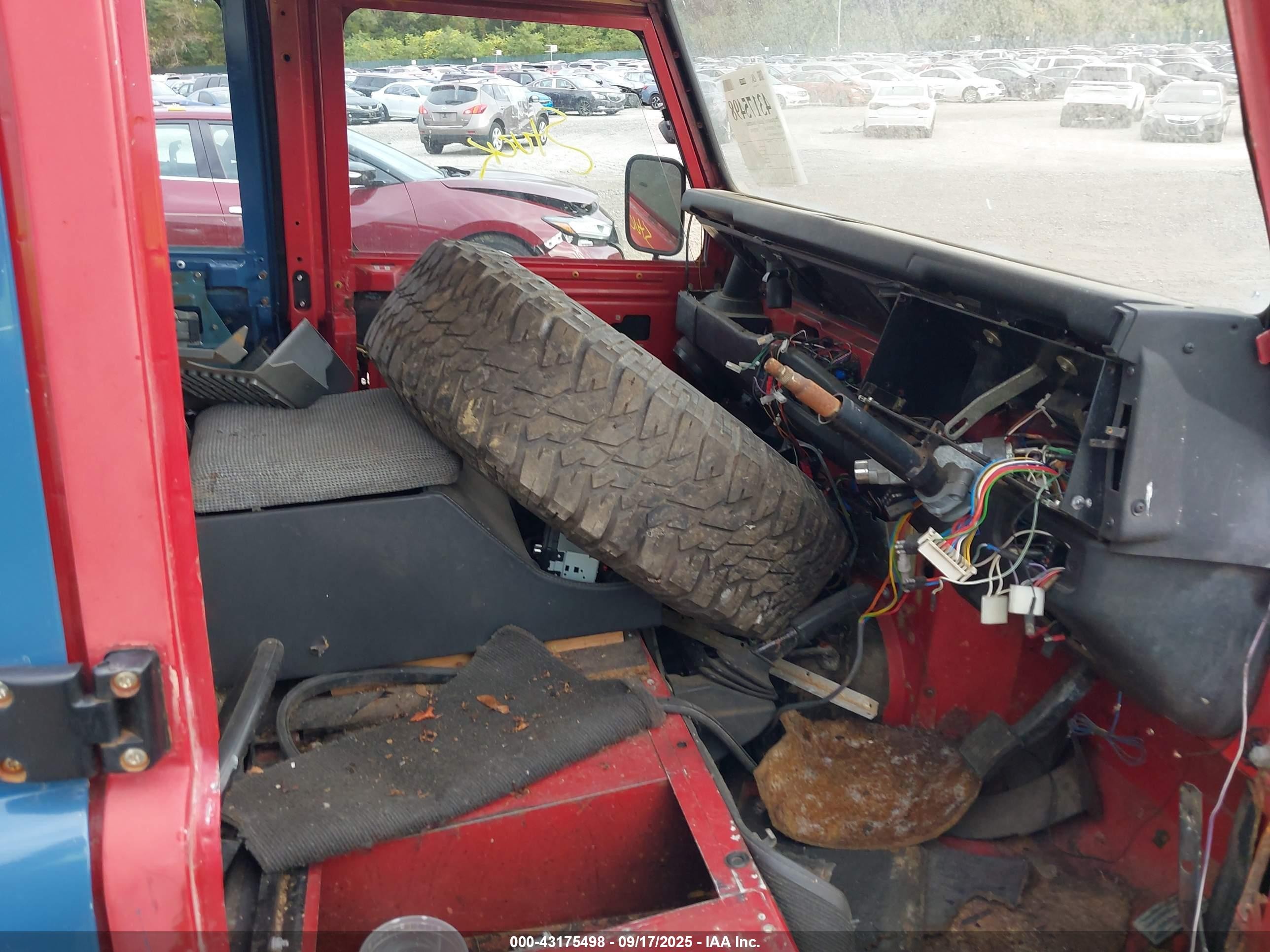 1989 Land Rover Defender   Red vin: SALLDHMV7FA361472