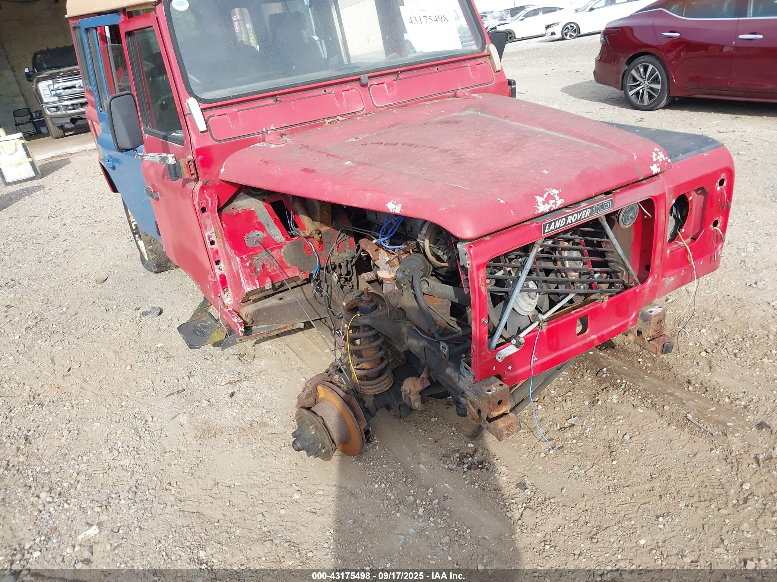 1989 Land Rover Defender   Red vin: SALLDHMV7FA361472