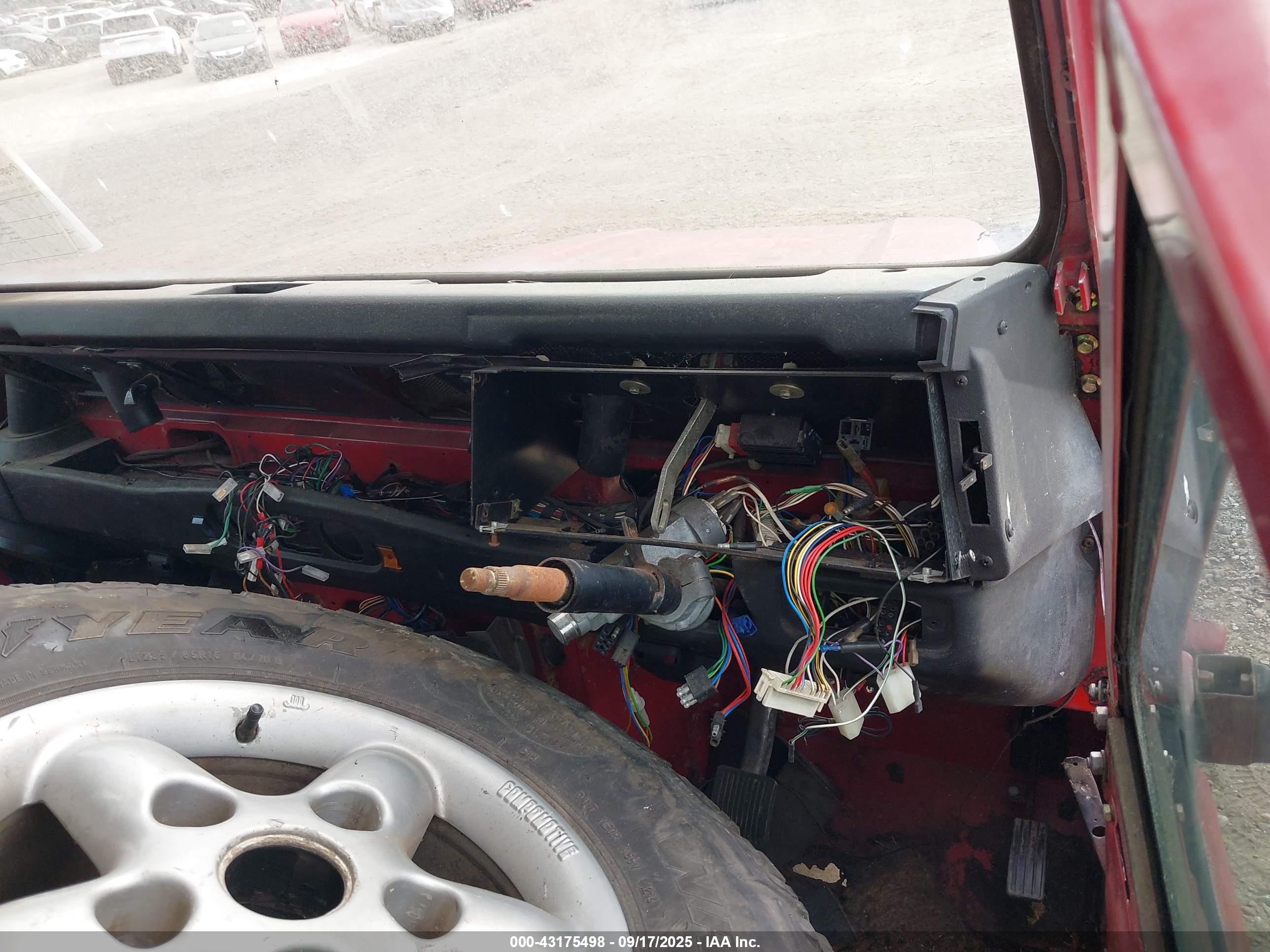 1989 Land Rover Defender   Red vin: SALLDHMV7FA361472