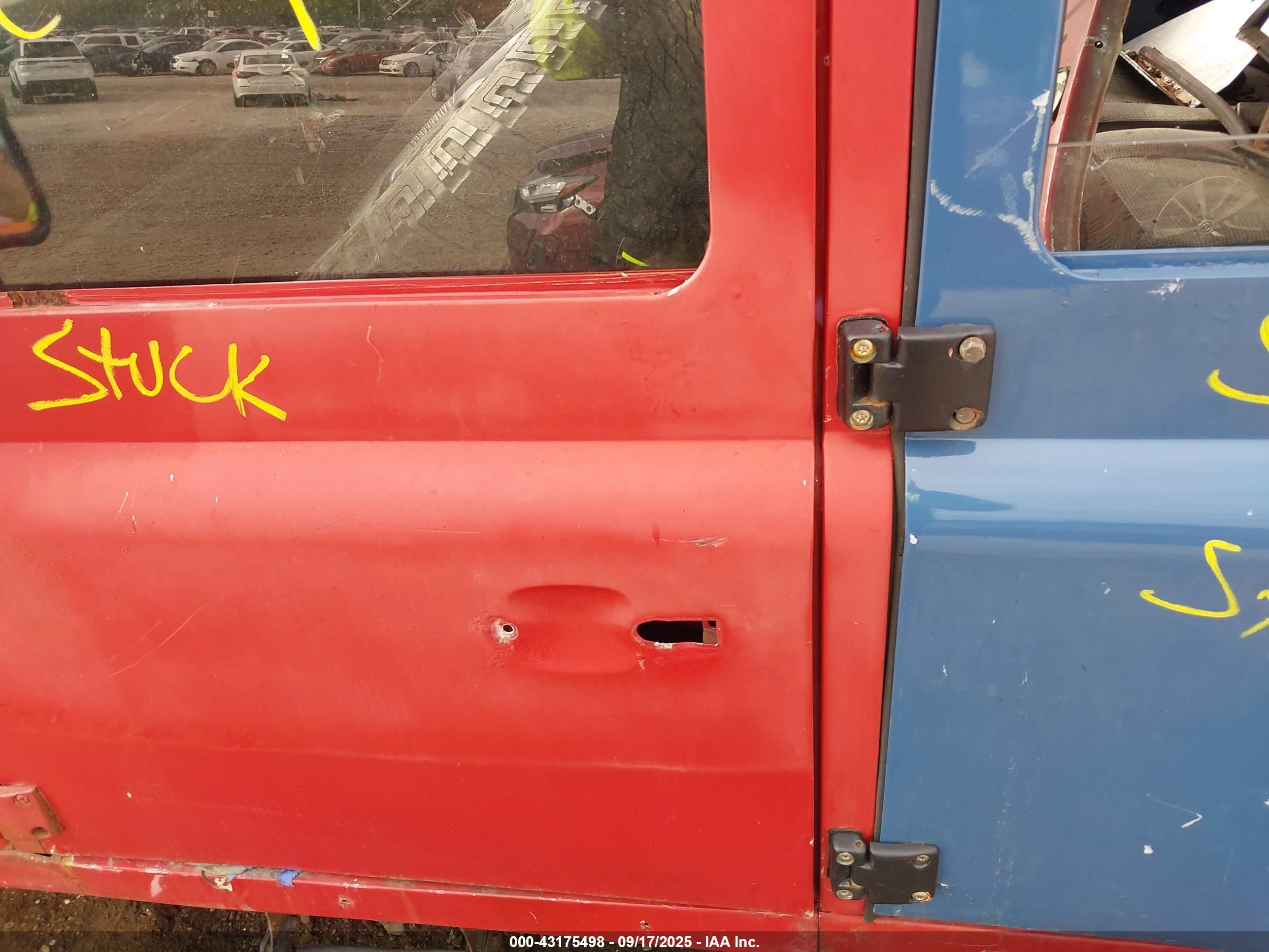 1989 Land Rover Defender   Red vin: SALLDHMV7FA361472