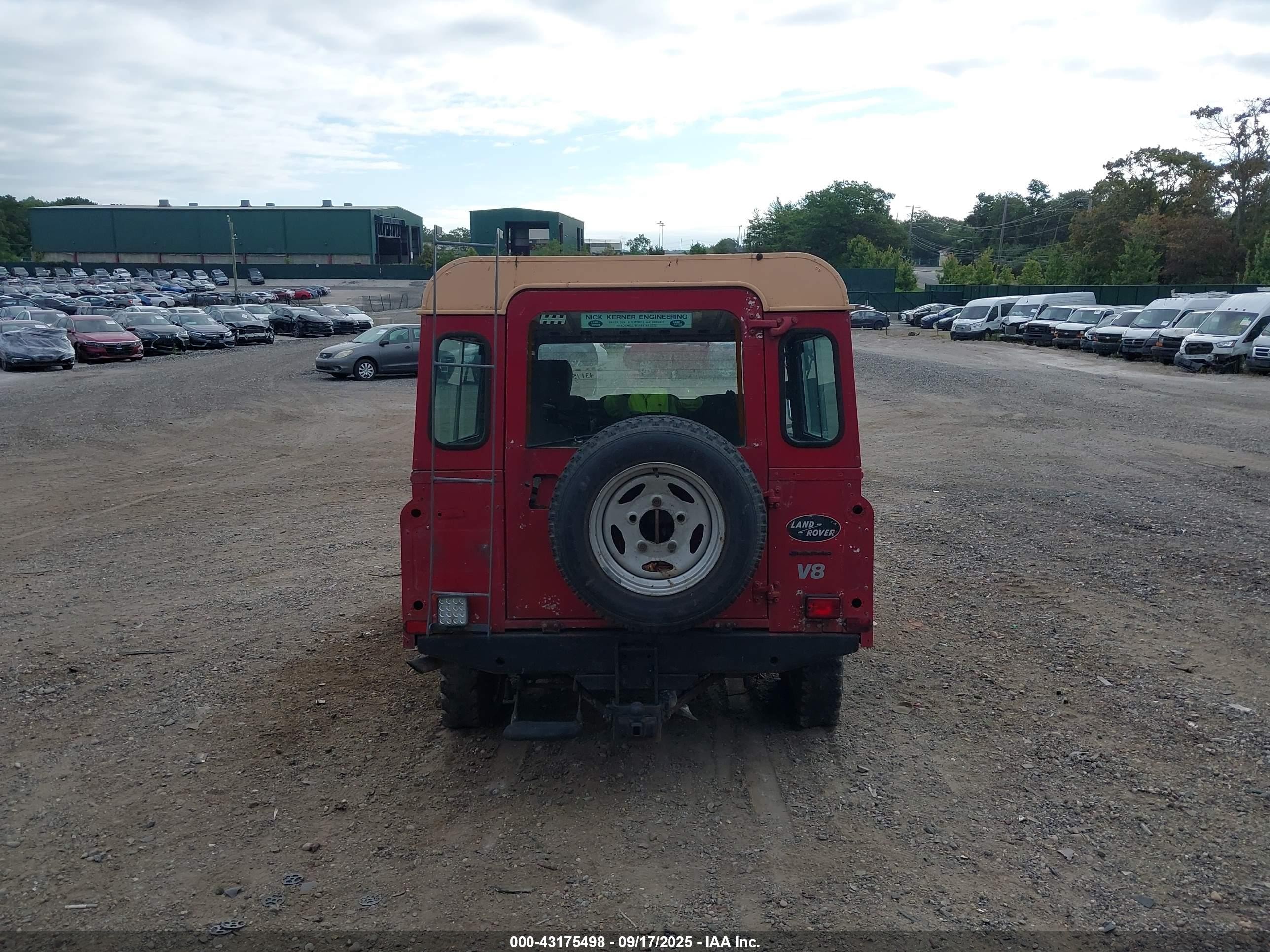 1989 Land Rover Defender   Red vin: SALLDHMV7FA361472