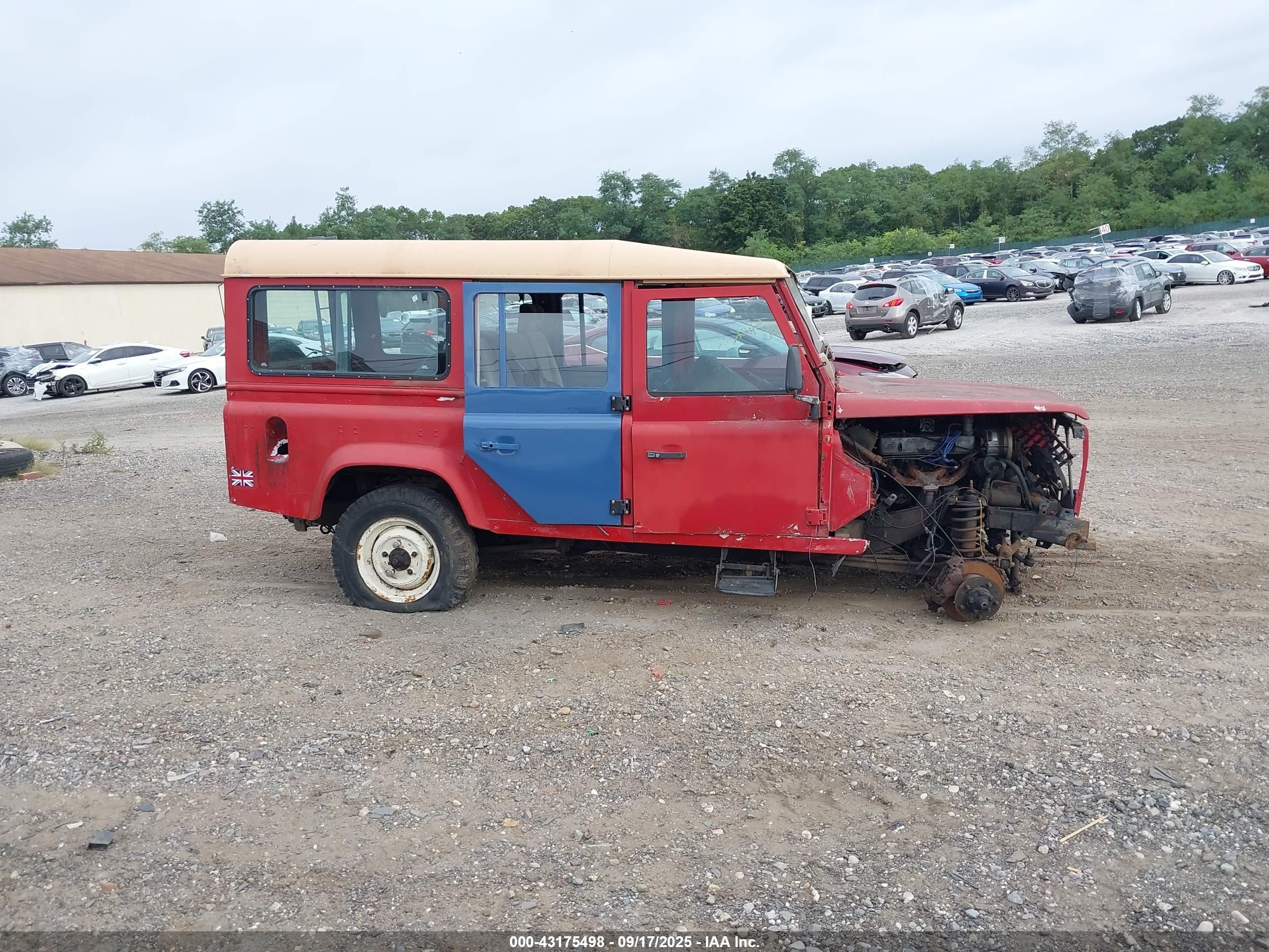 1989 Land Rover Defender   Red vin: SALLDHMV7FA361472