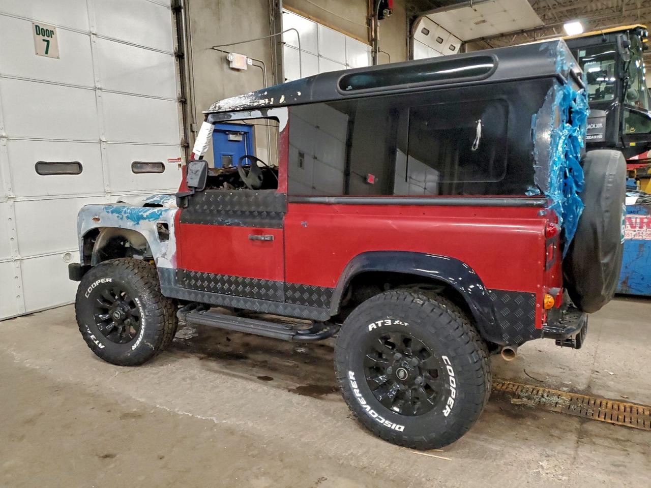1992 Land Rover Defender 9 Red vin: SALLDVA8JA906665