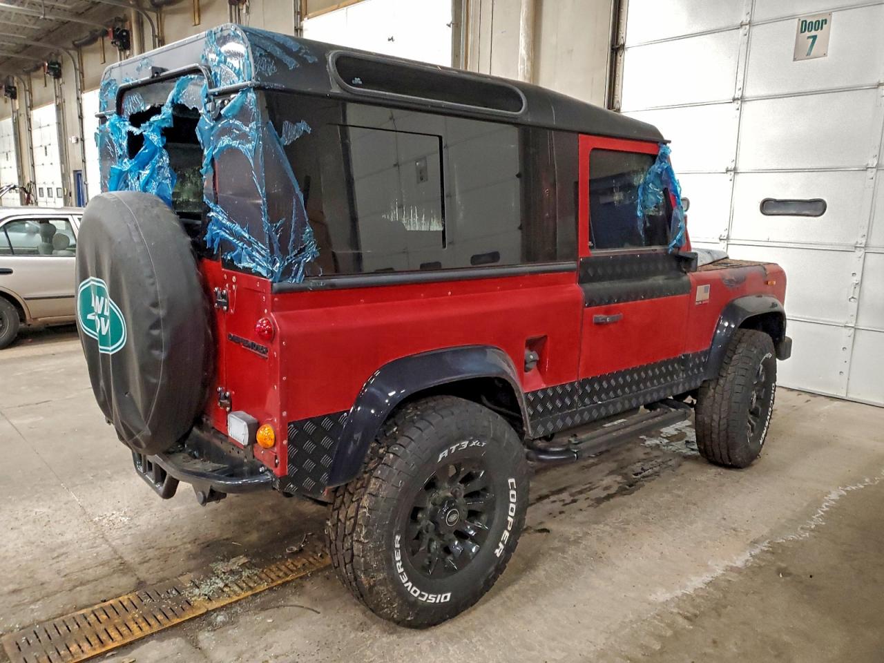 1992 Land Rover Defender 9 Red vin: SALLDVA8JA906665