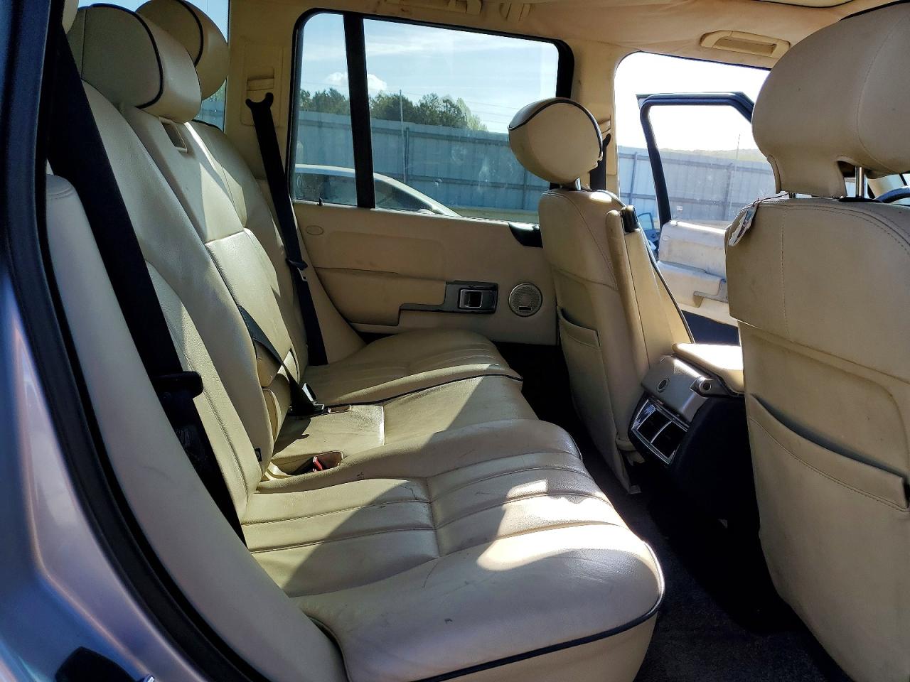 2005 Land Rover Range Rover Hse Silver vin: SALME11425A195975