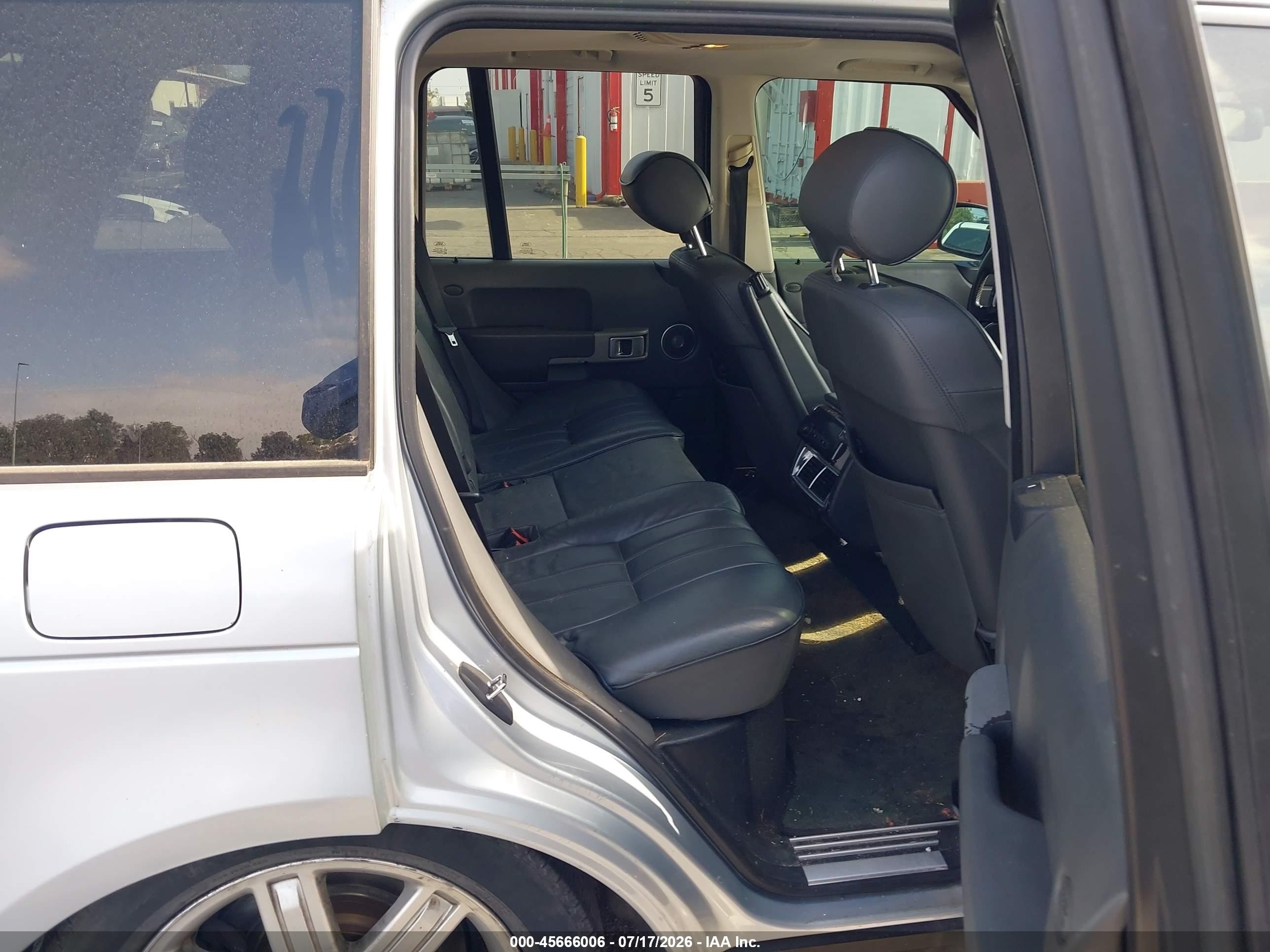 2006 Land Rover Range Rover Hse Silver vin: SALME15486A237691