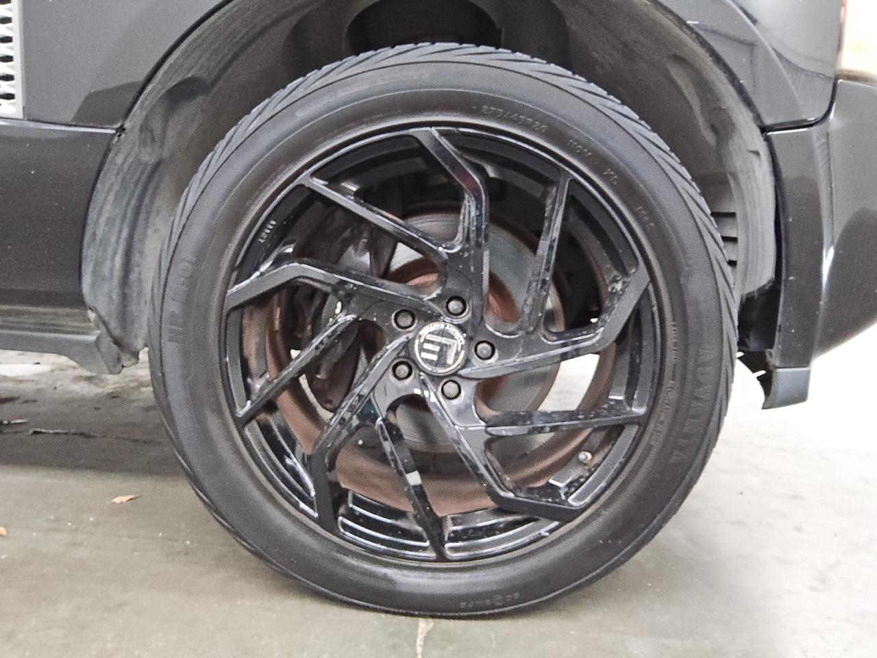 2006 Land Rover Range Rover Supercharged Black vin: SALMF13406A238611 Damage: Right Front Wheel, Curb Rash, > 12 Inches