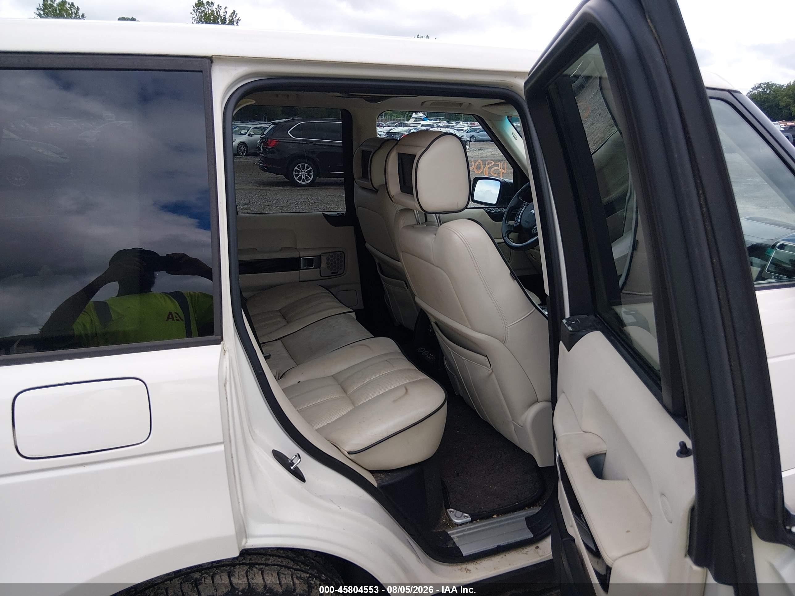 2008 Land Rover Range Rover Supercharged Cream vin: SALMF13438A279172